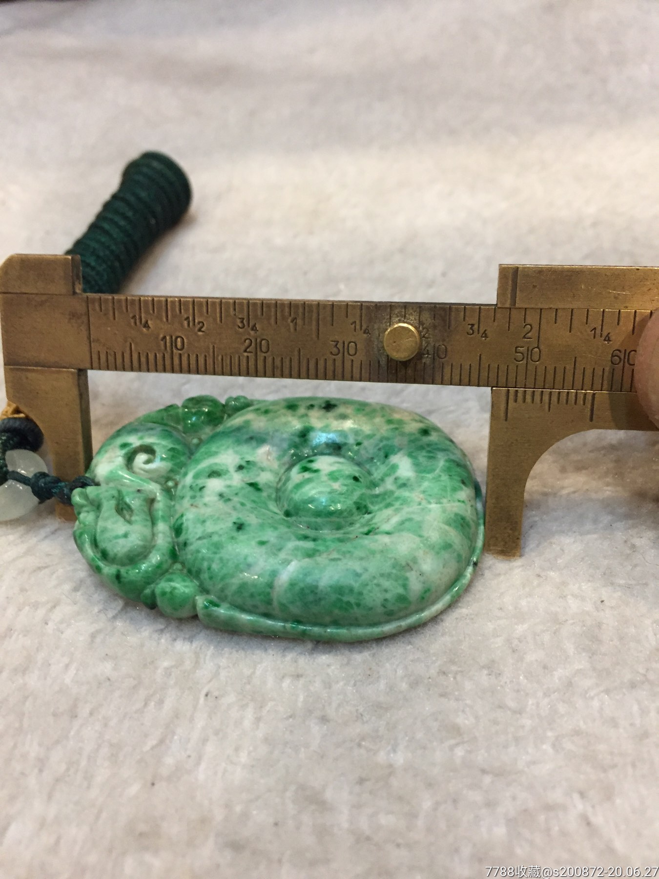 天然的干青翡翠