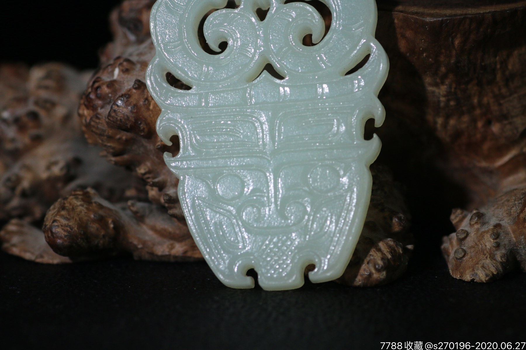 和田玉旧藏回流西周兽面玉牌