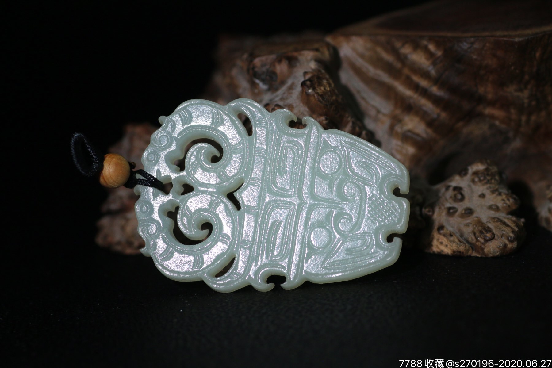 和田玉旧藏回流西周兽面玉牌