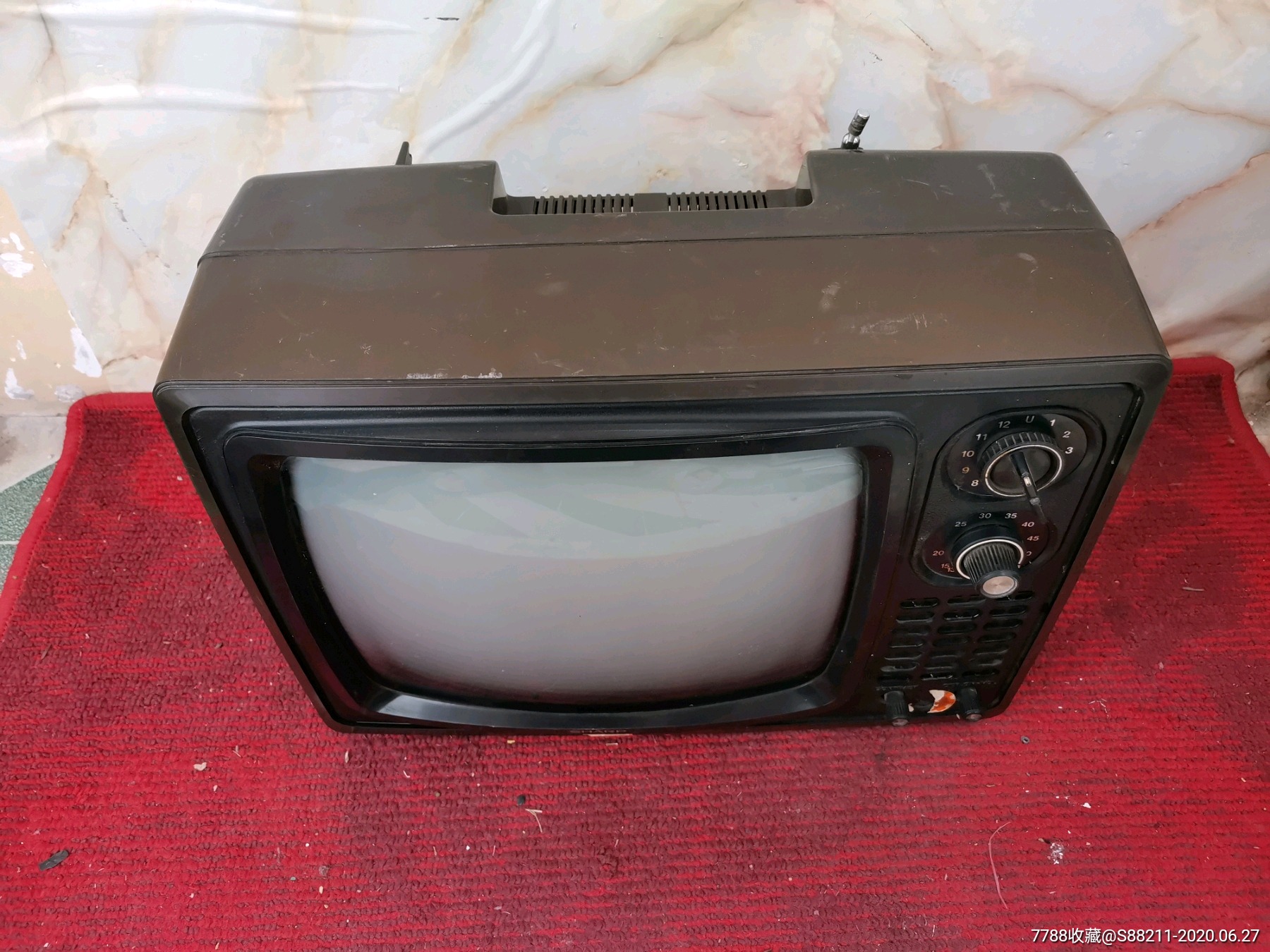 夏普12寸黑白电视机