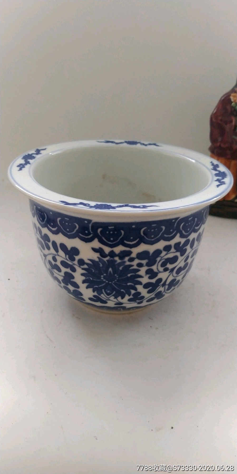 90年代左右青花缠枝稳花盆