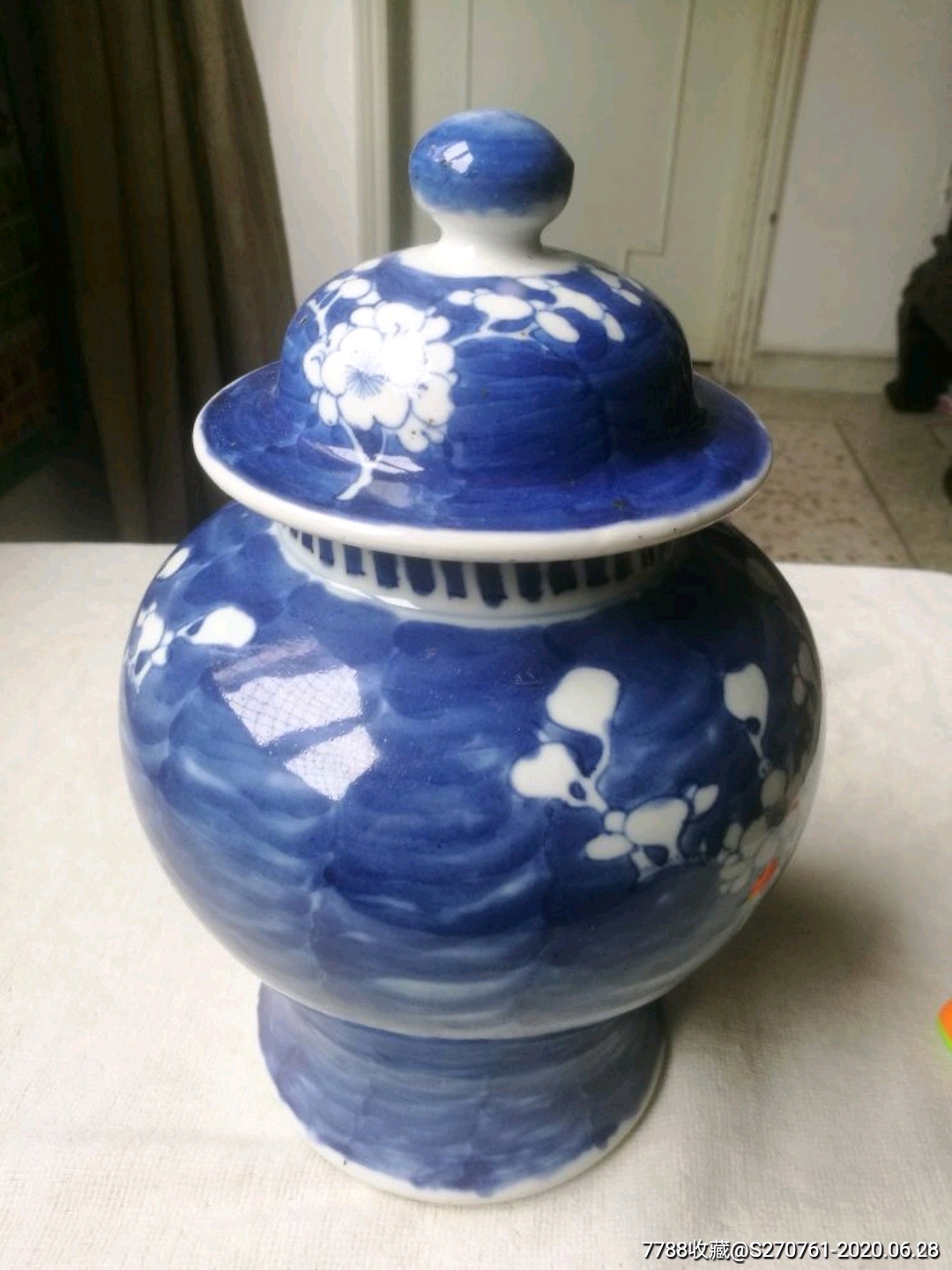 清代晚期冰梅将军盖罐