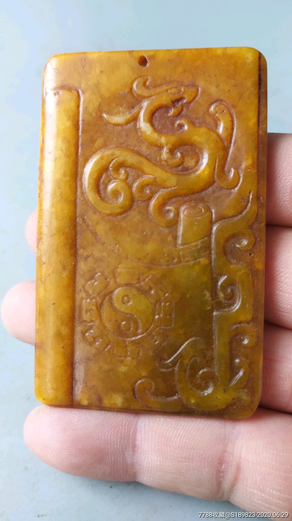雕工精美黄玉牌子