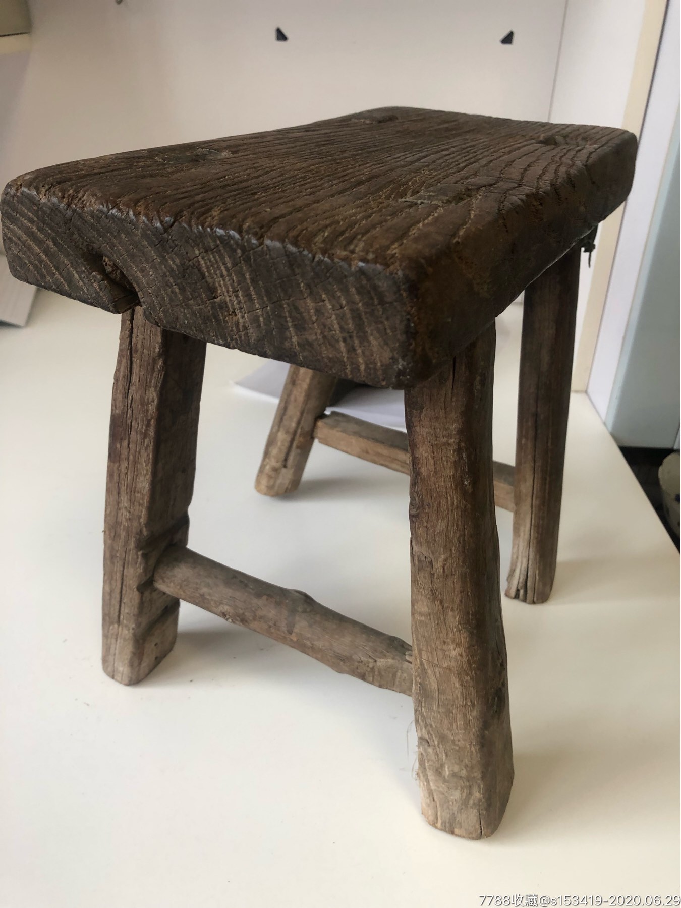 槐木大板凳民俗老物件包老包邮自然风化老皮壳卖个稀罕!