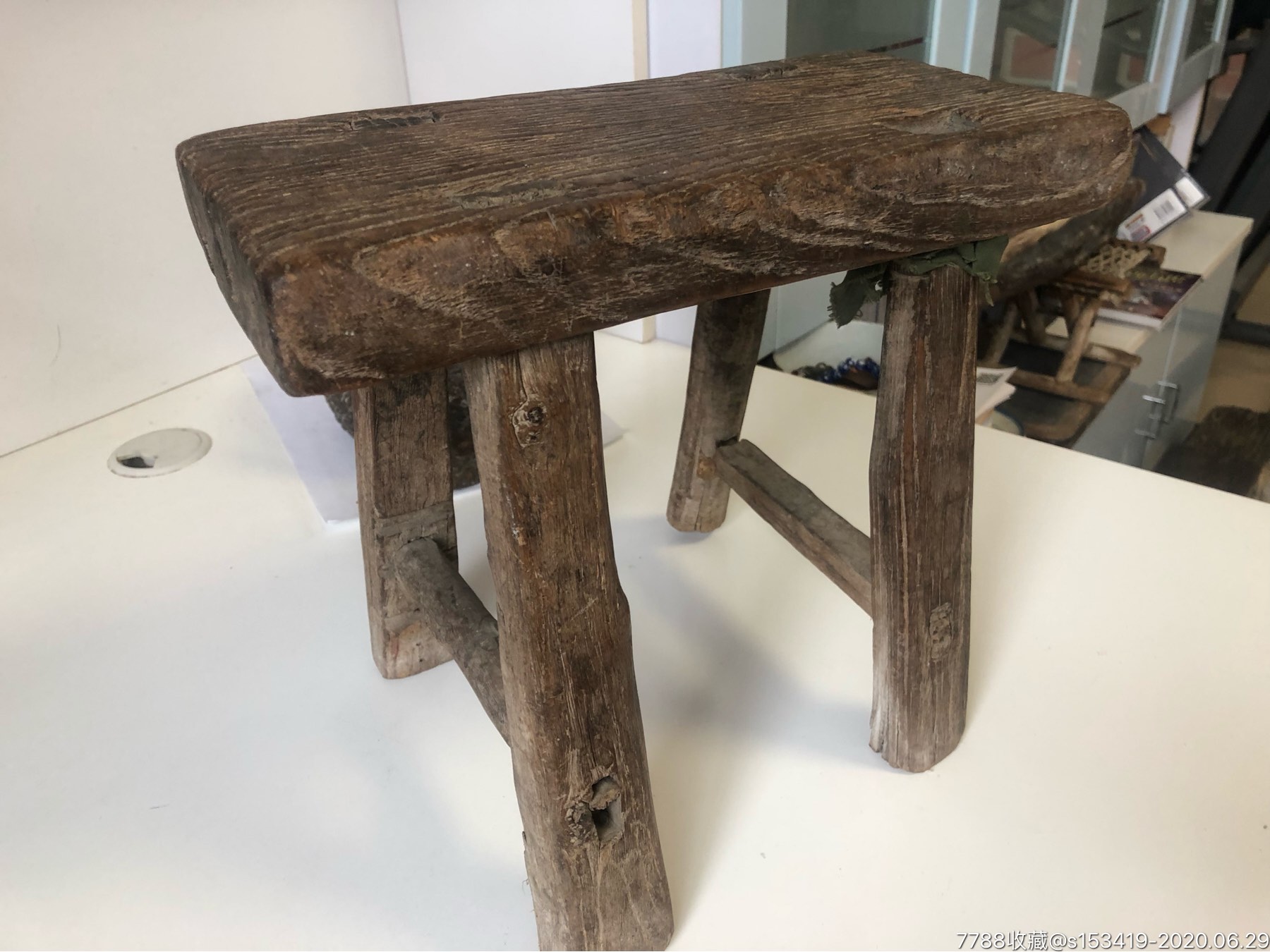 槐木大板凳民俗老物件包老包邮自然风化老皮壳卖个稀罕!
