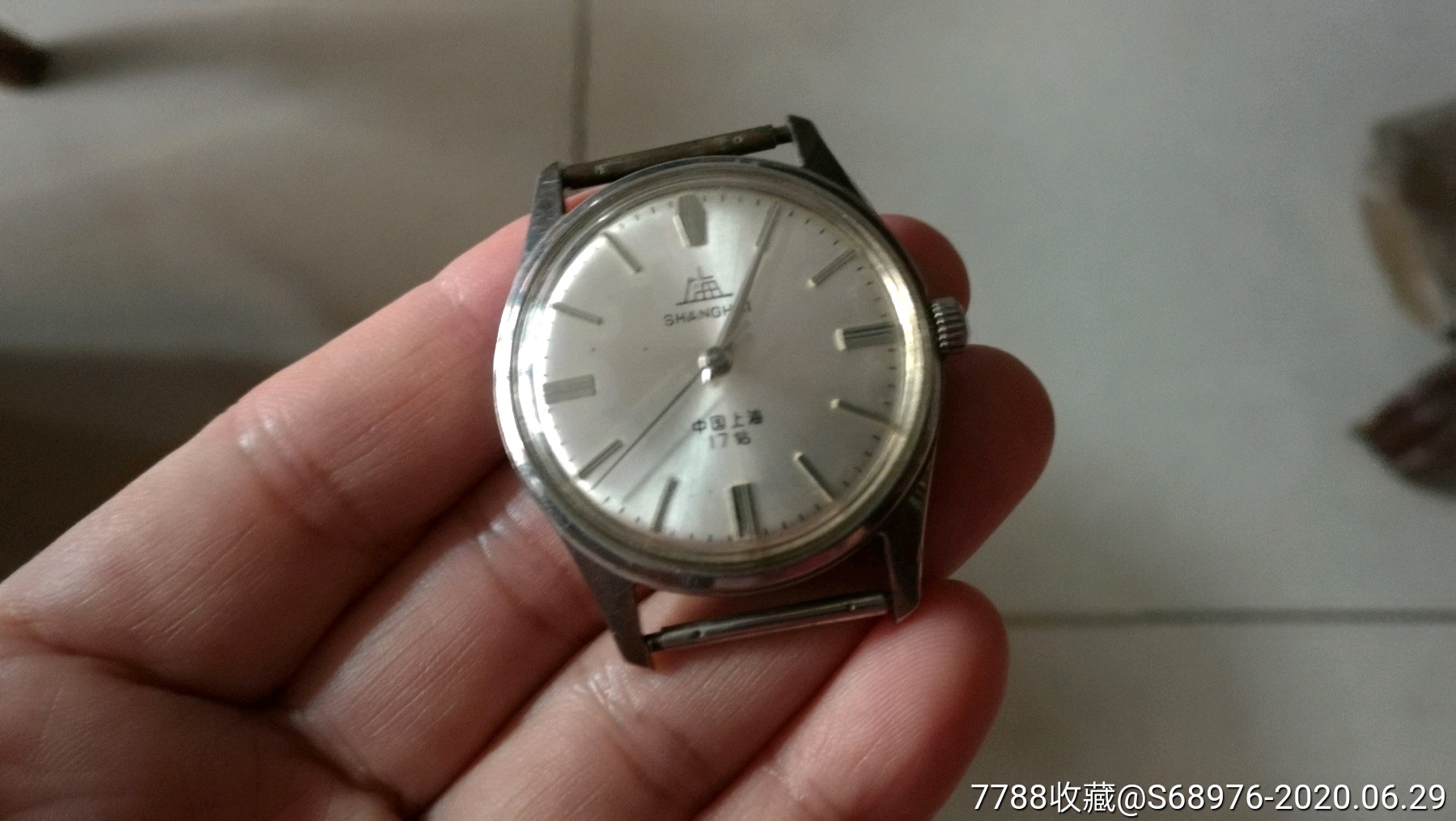 老手表上海17钻机械手表功能正常表蒙有裂纹不好拍到
