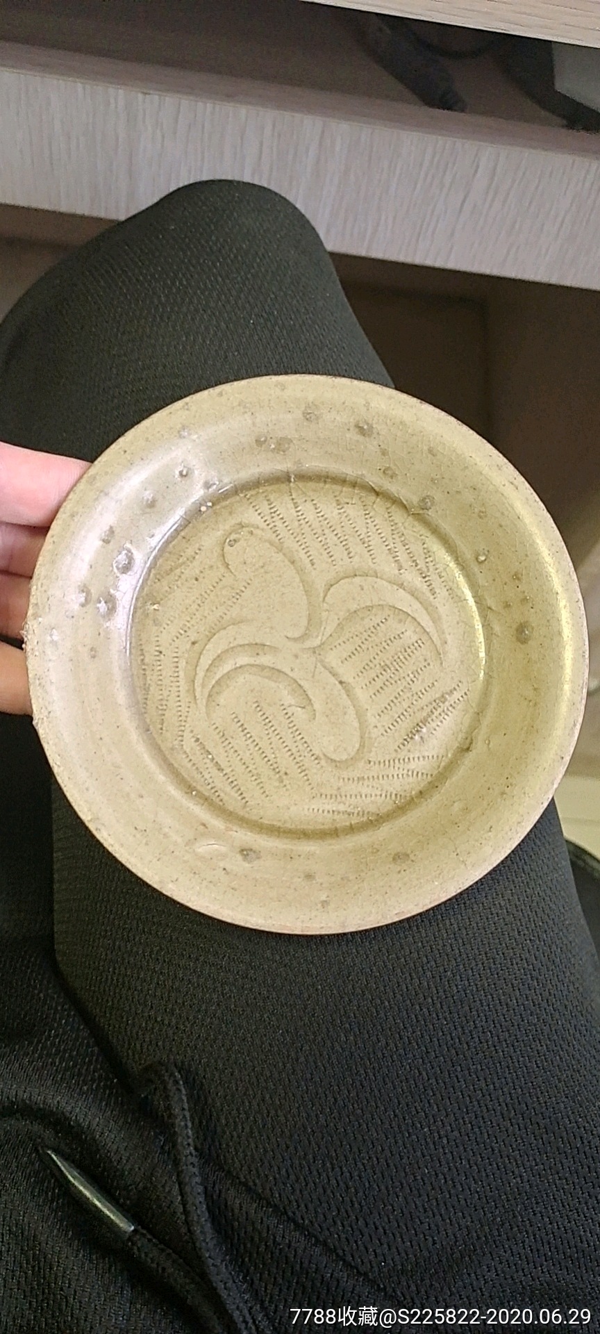 包老元代龙泉窑刻花笔洗