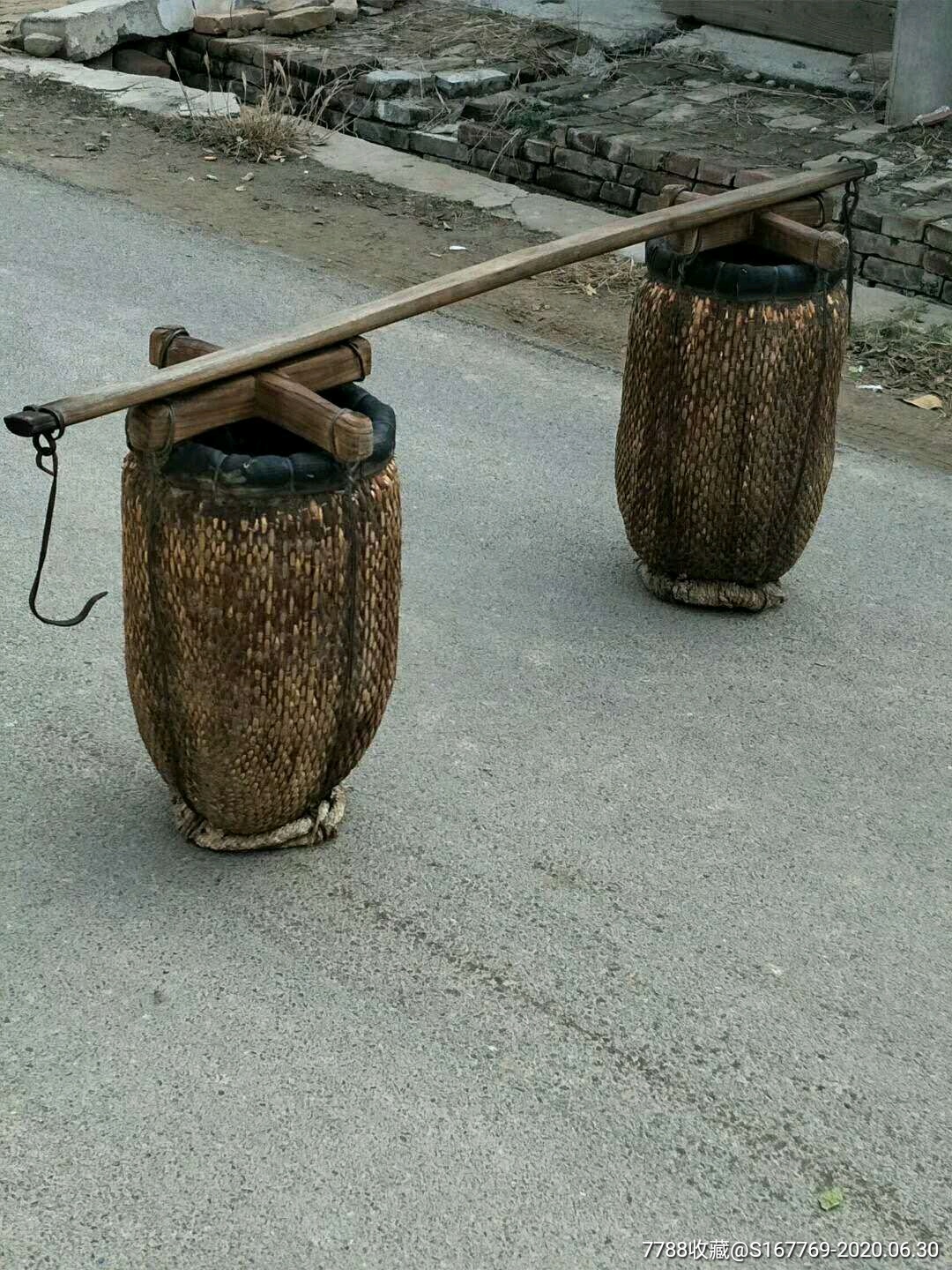 以前挑水用的担子一套