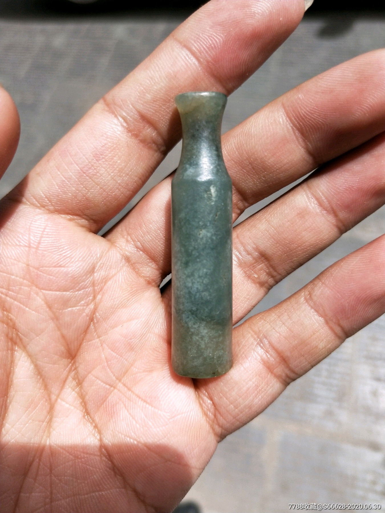 翡翠烟嘴一个,蓝水,种好,民国东西!如图包老保真