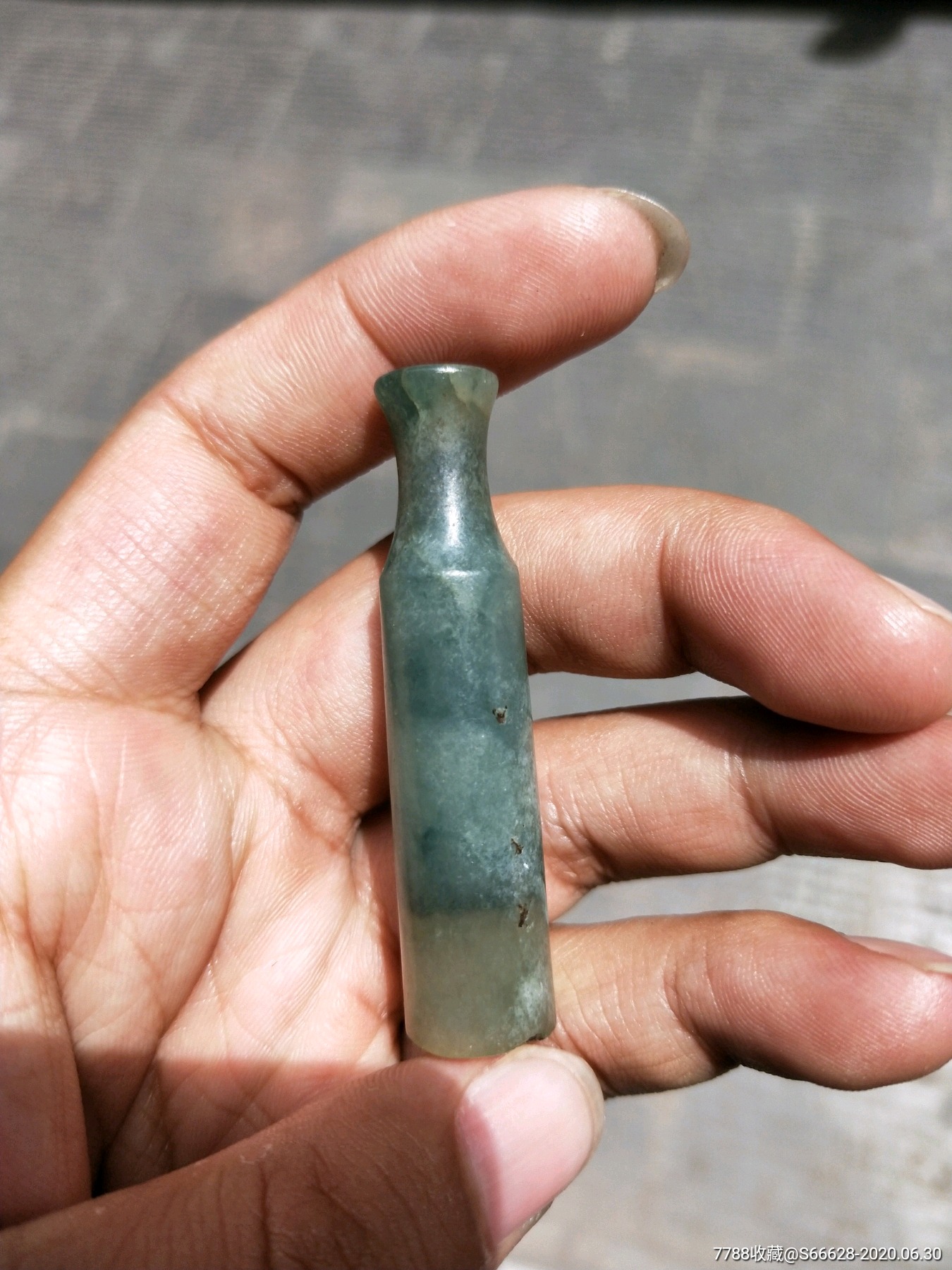 翡翠烟嘴一个,蓝水,种好,民国东西!如图包老保真