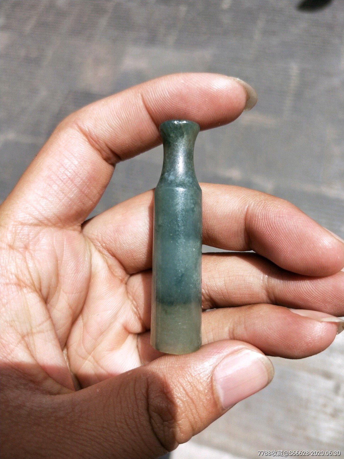 翡翠烟嘴一个,蓝水,种好,民国东西!如图包老保真