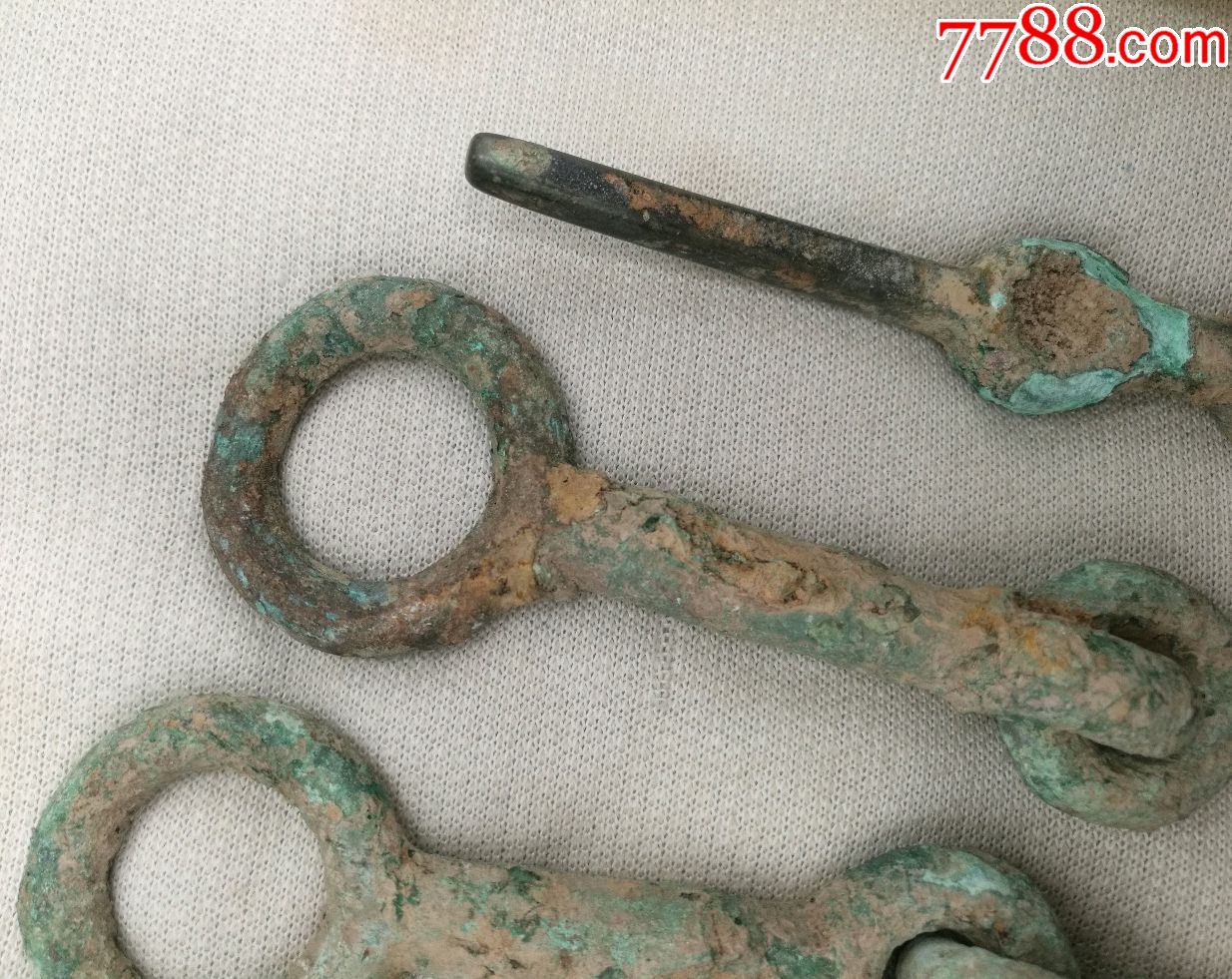 战汉:马嚼环一对,带马镖