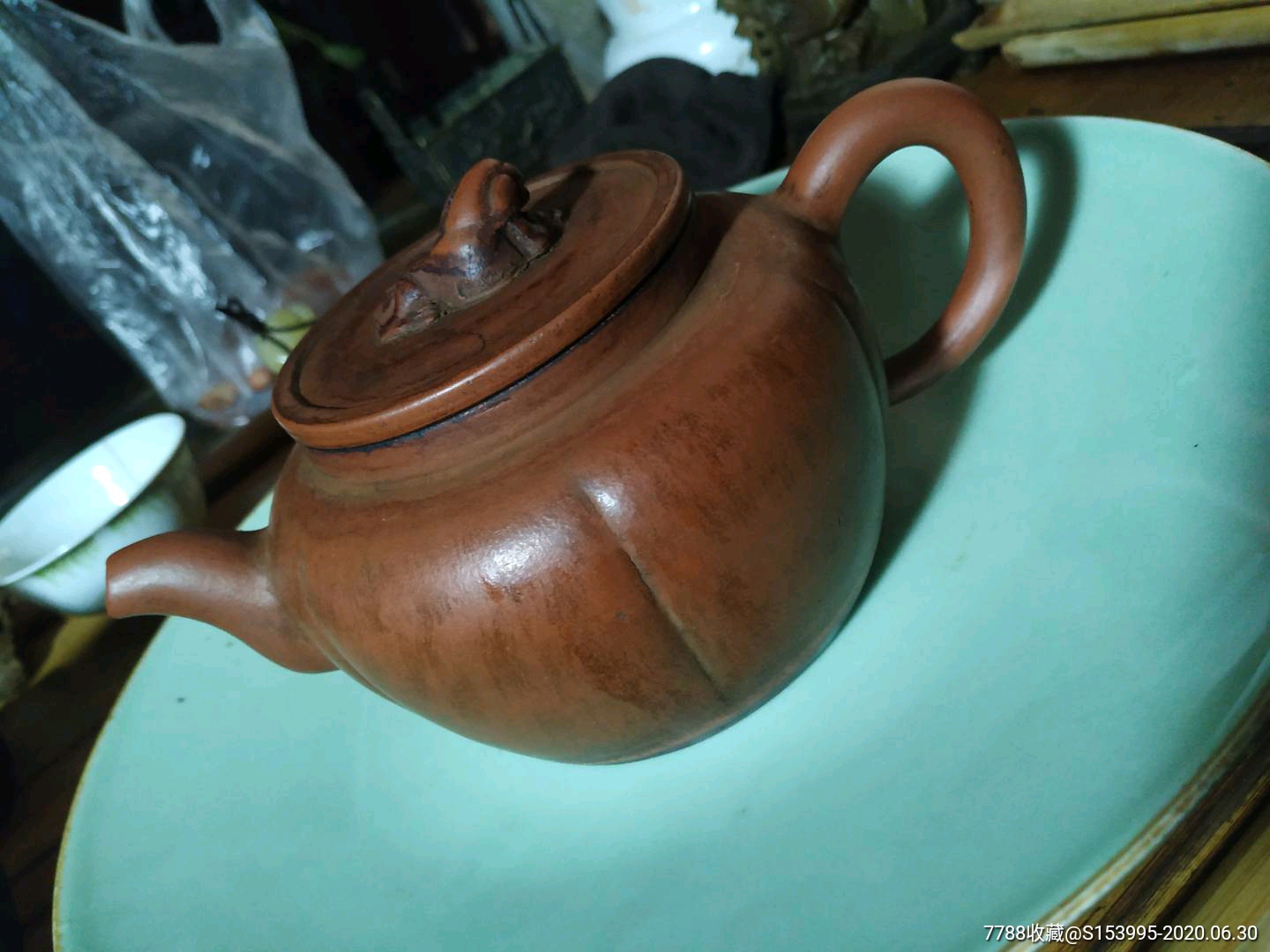 清代紫砂名家范恩章狮钮瓜棱壶