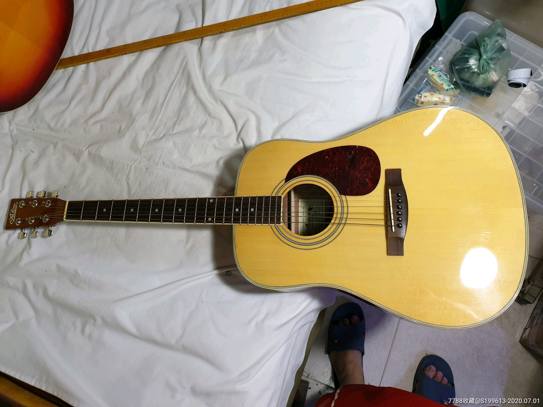 9--95新,吉他,枫木板,1把国产雅马哈,2把韩国产,1把产地不明,400一把