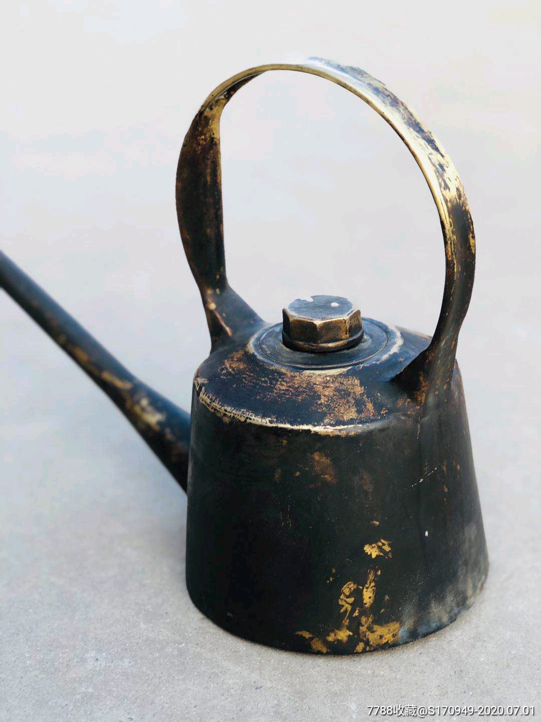 2铜制长嘴大茶壶