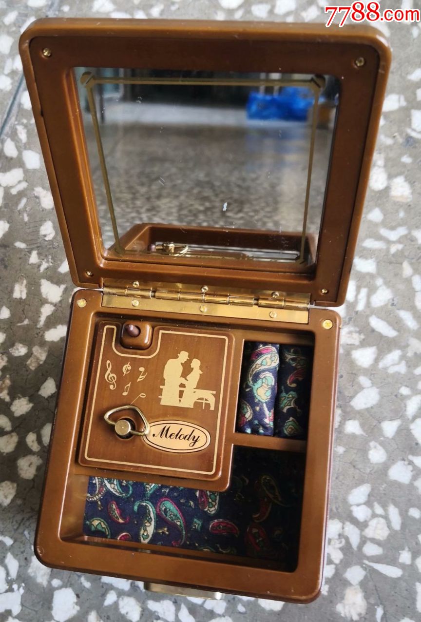 外国梳妆台式音乐盒_八音盒/音乐盒_第1张_7788铜器收藏