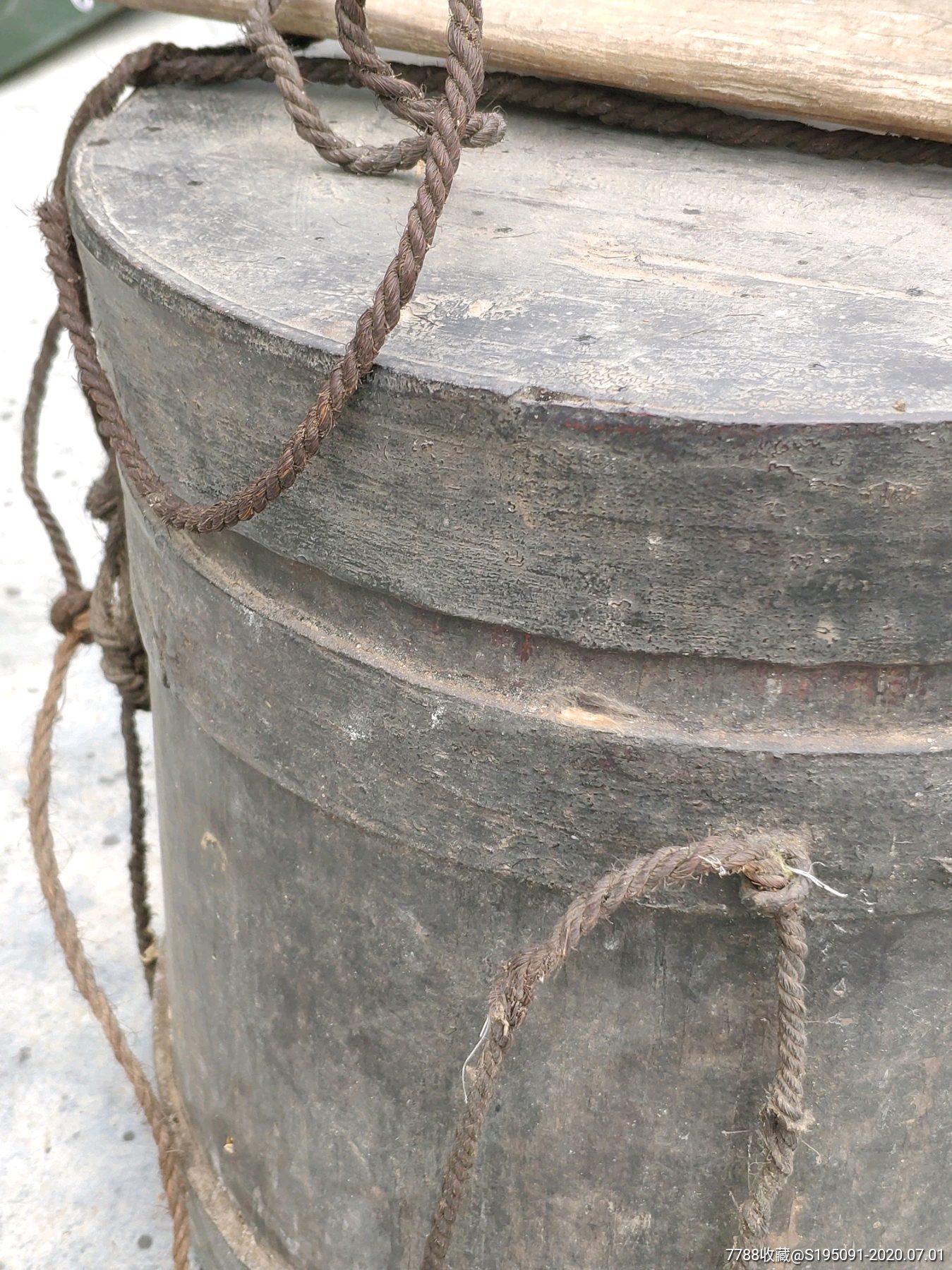 老货郎担子老木桶酒桶一对