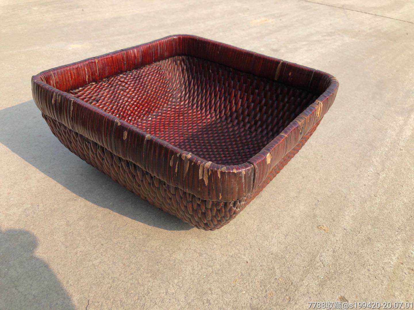 民俗老物件.老太太盛针线用的,紫红色,尺寸如图.350元不议价不包邮