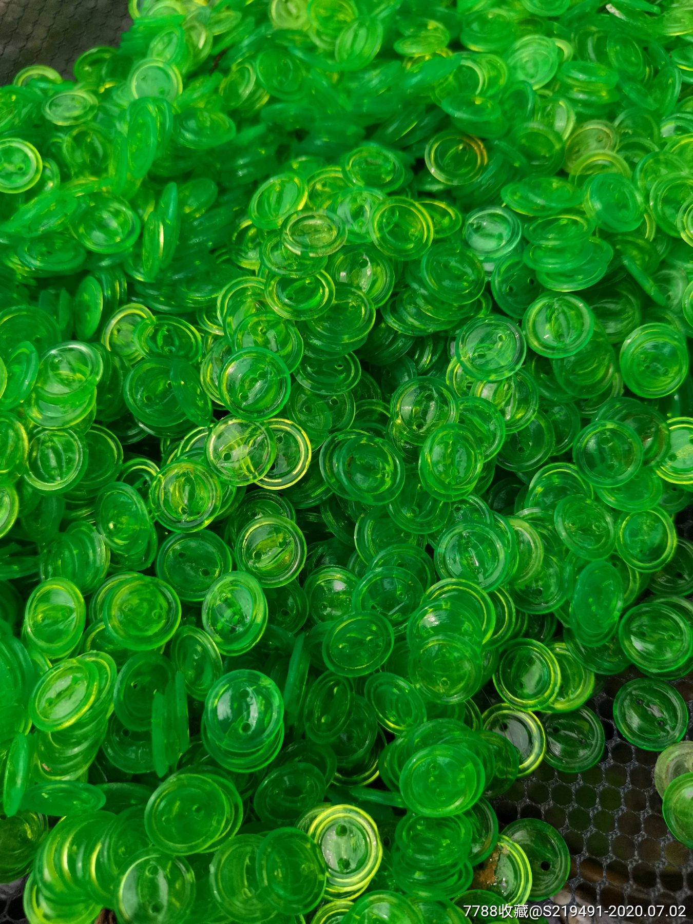 七八十年代有机玻璃纽扣