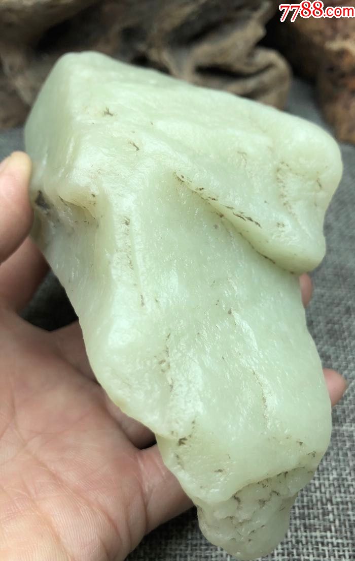 4025和田玉青白玉山流水原石550克