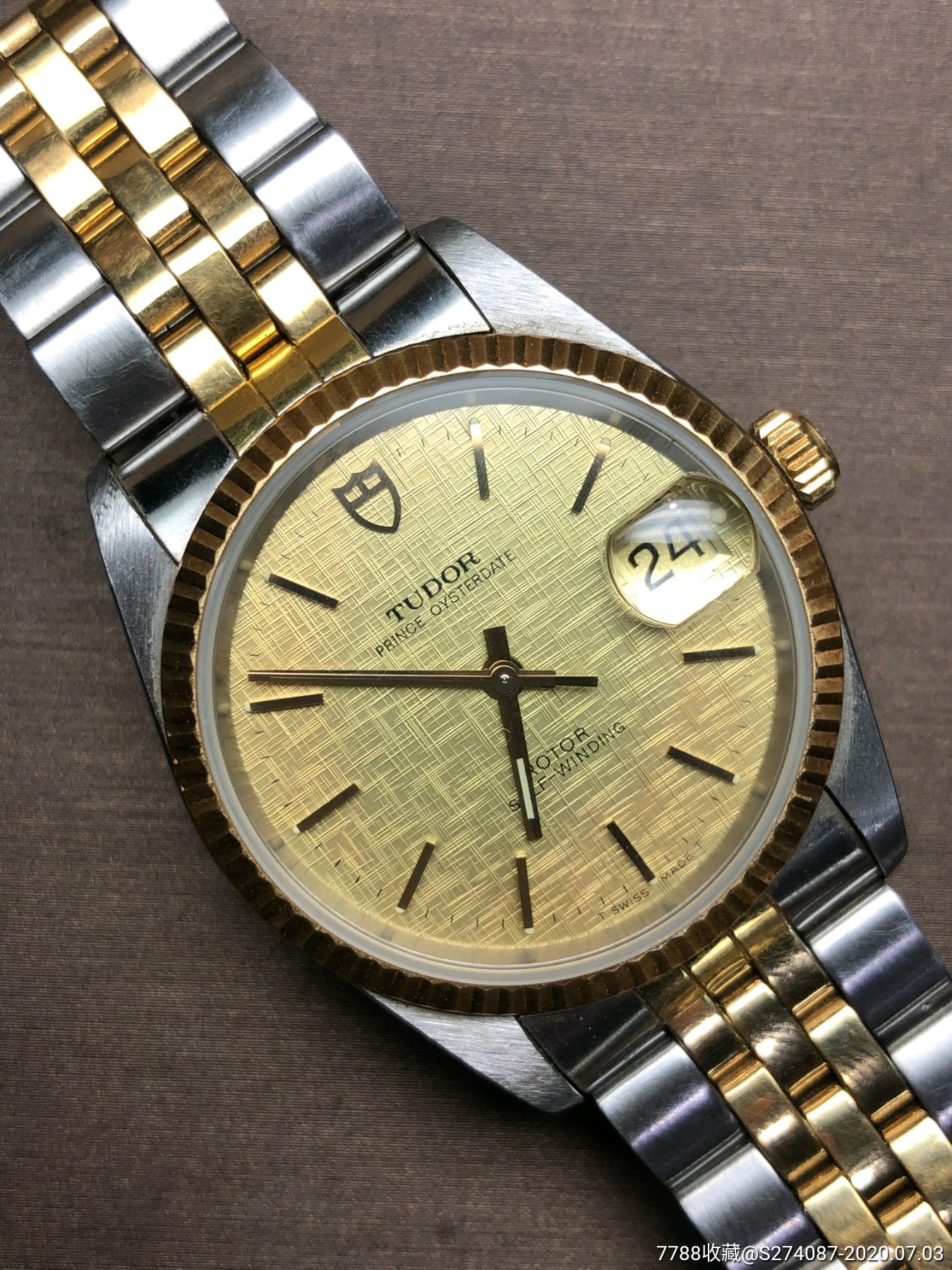 帝舵74033自动机械男款,表径不含把34mm,经典金色布纹条丁刻度盘面