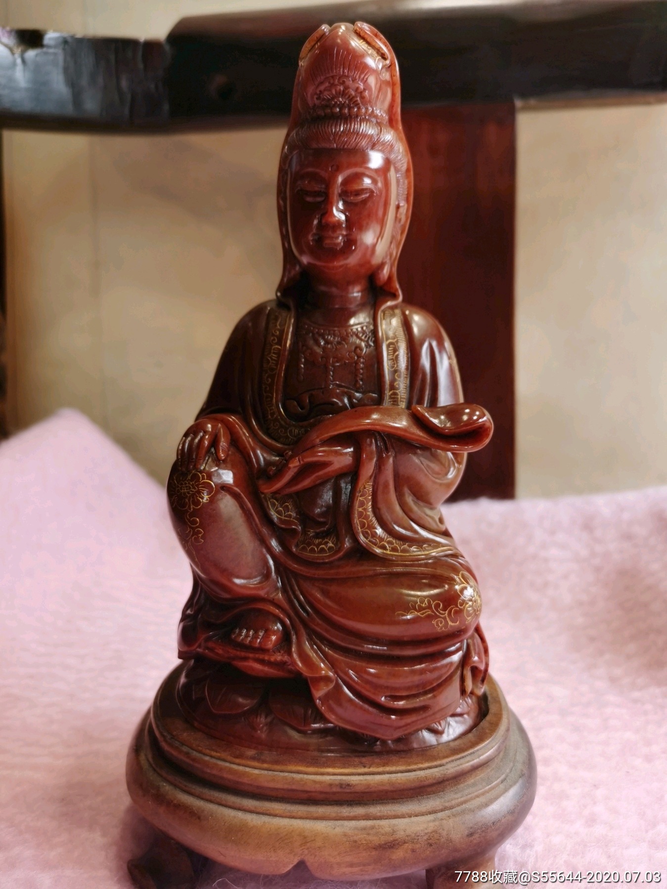 精致漂亮的寿山石坐观音像