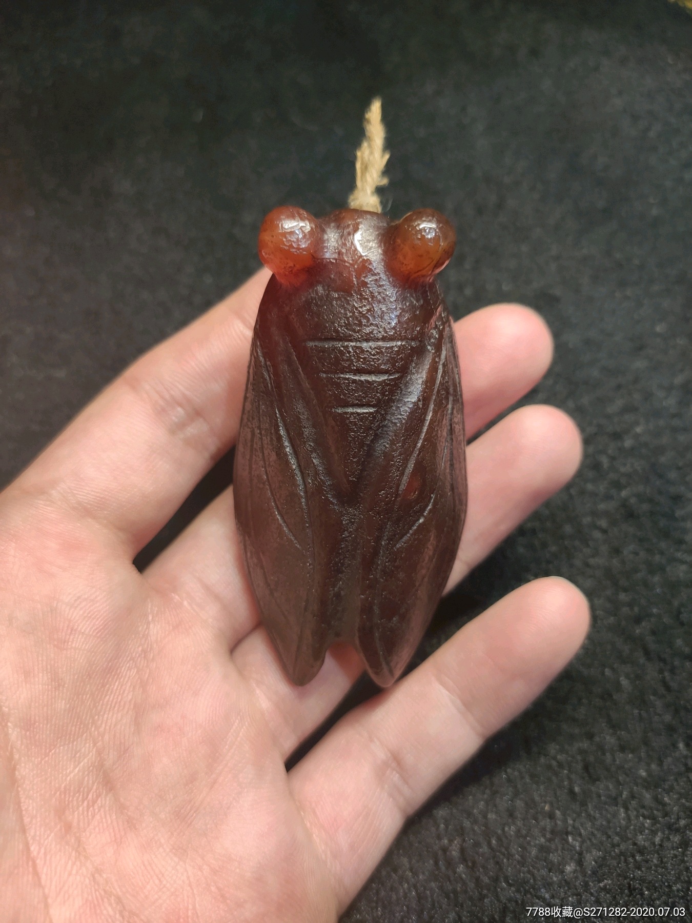 老玛瑙手玩件蝉