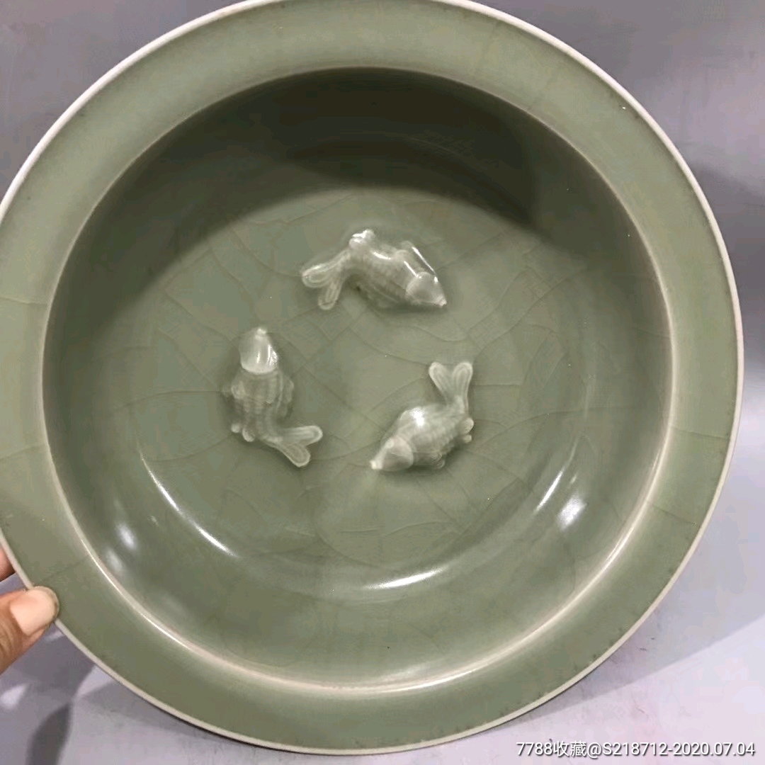 宋龙泉窑三鱼盘