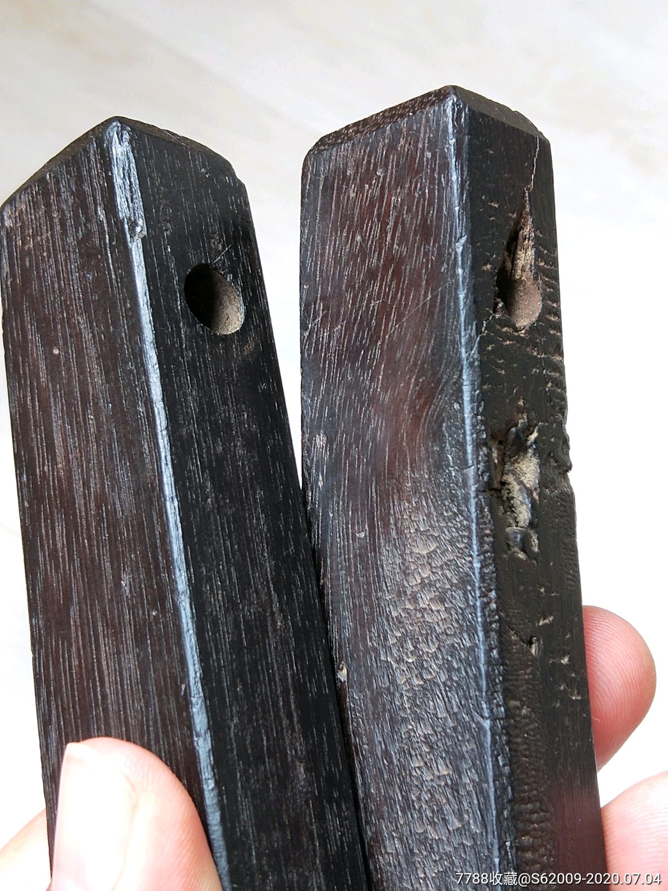 清代纺线车上拆下的紫檀木料两块