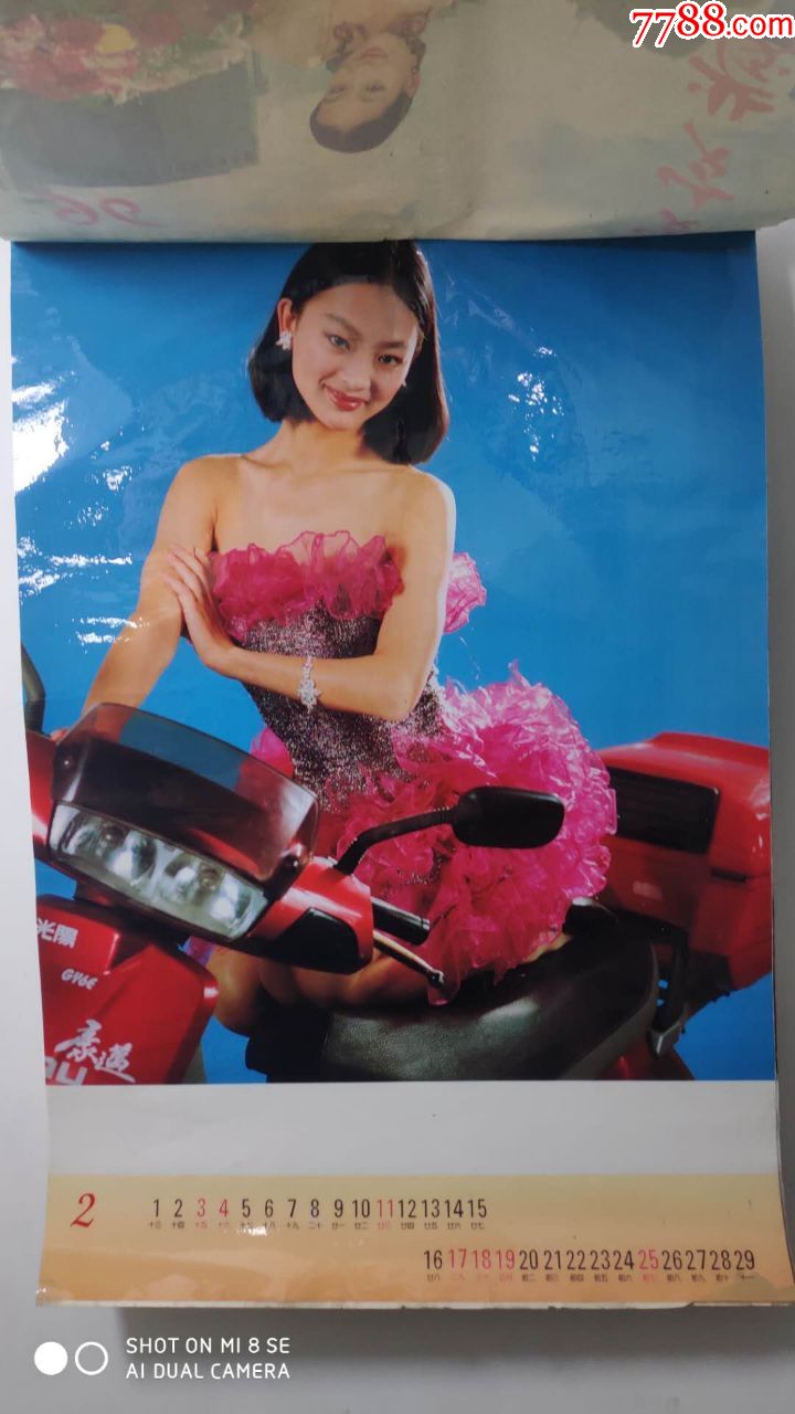 1986年泳装摩托挂历图片