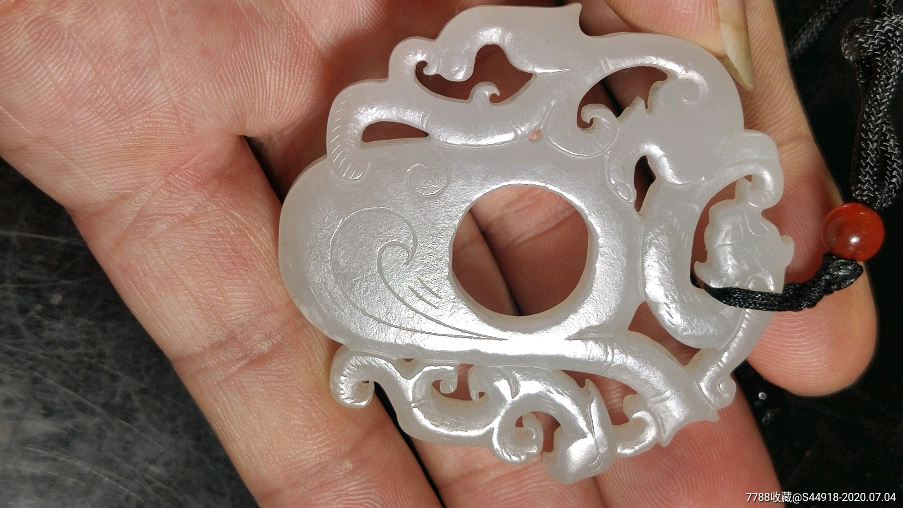 明清时期和田玉螭龙鸡心佩(一口价)