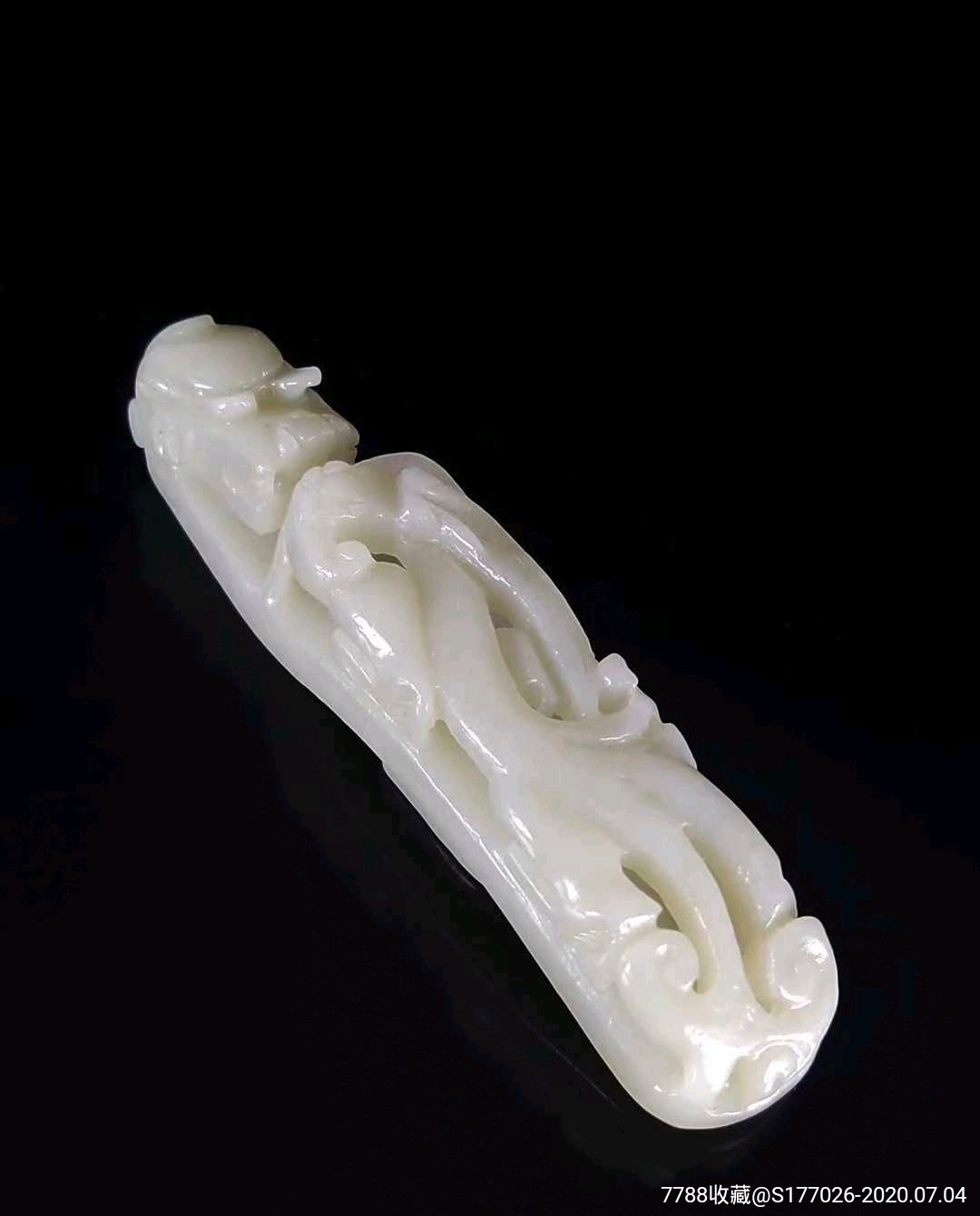 清代和田玉望子成龙玉带钩