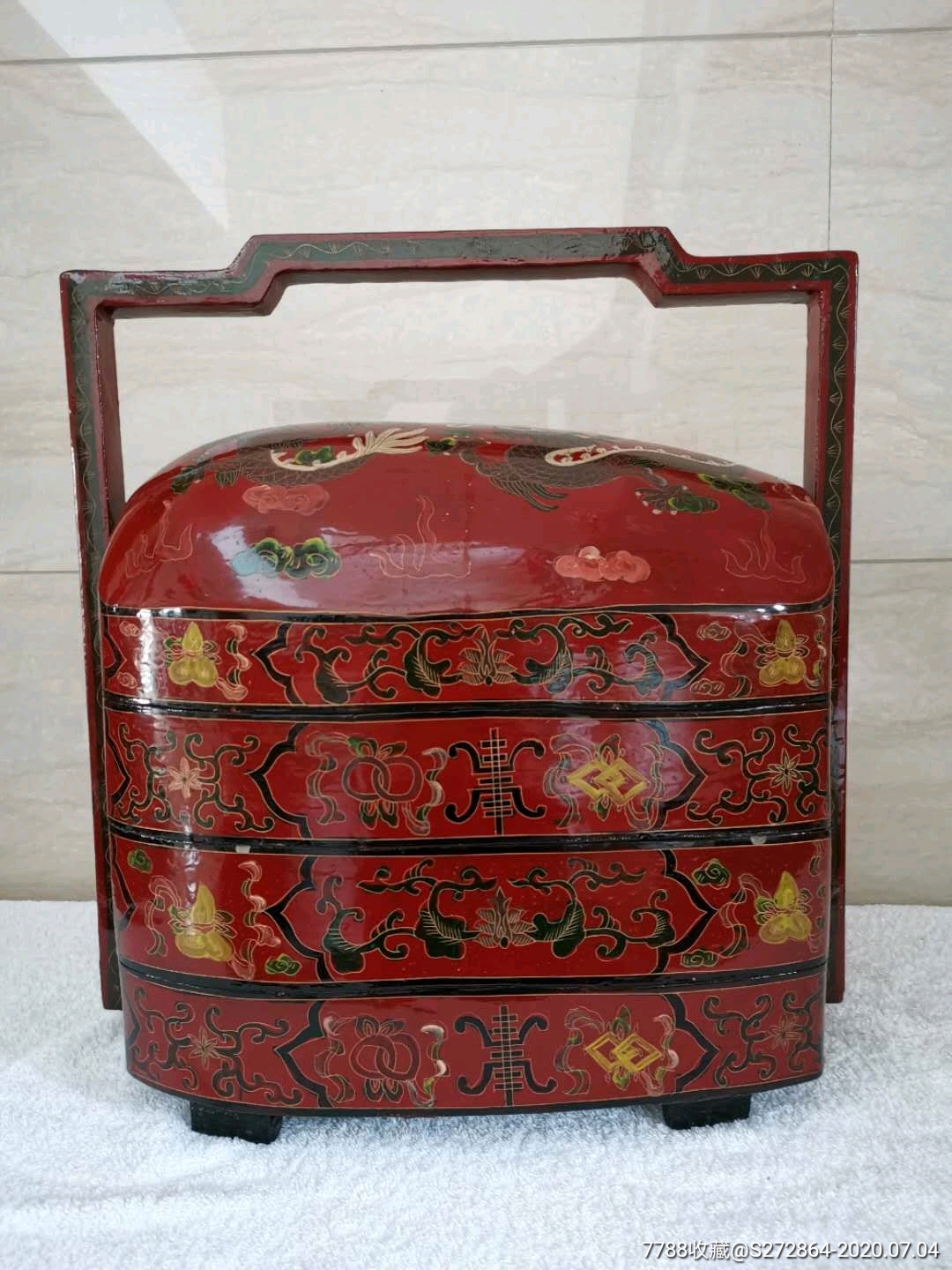 三层描花漆盒一只