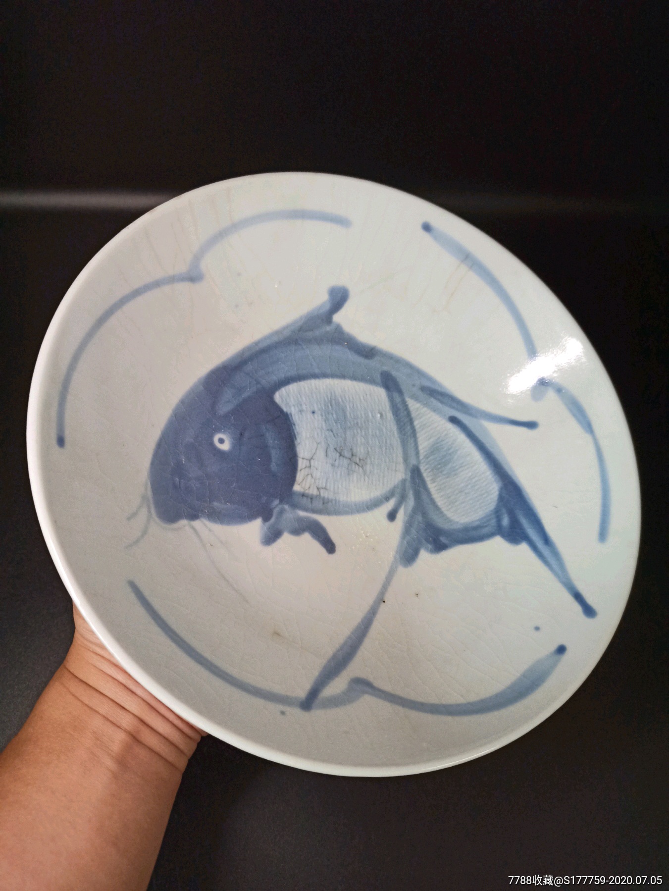 五十年代手绘青花鲤鱼大盘(b)纯手绘的全品无冲无磕,口径23公分