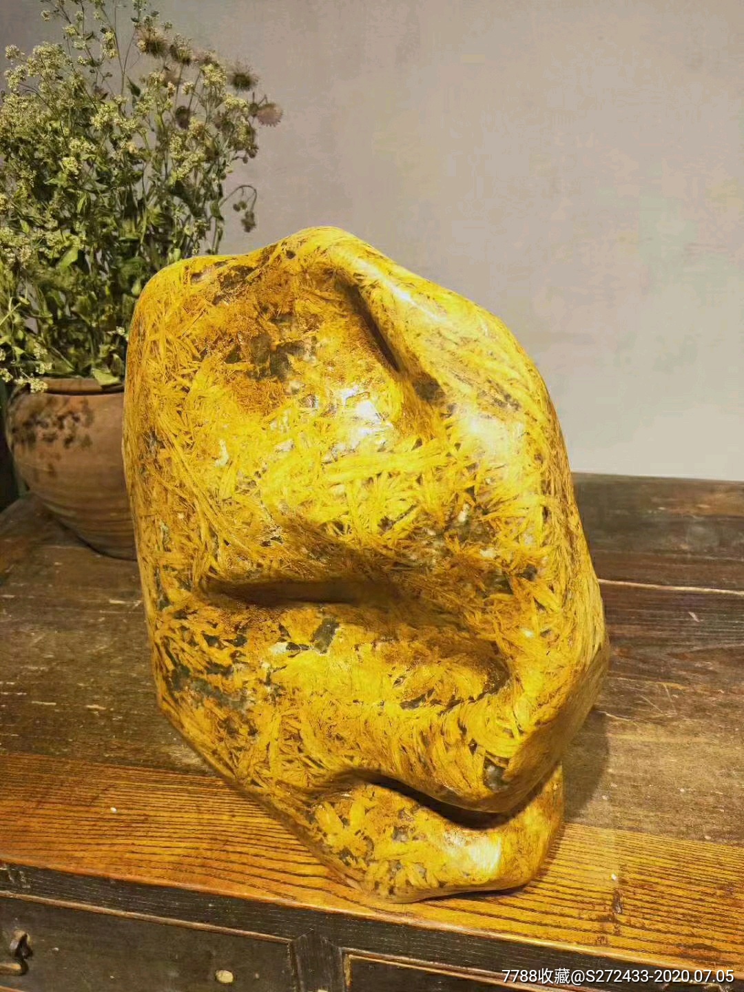 竹叶石,天然造型双乳石黄金叶竹叶石,又称五花石鱼籽石,它是一种很有