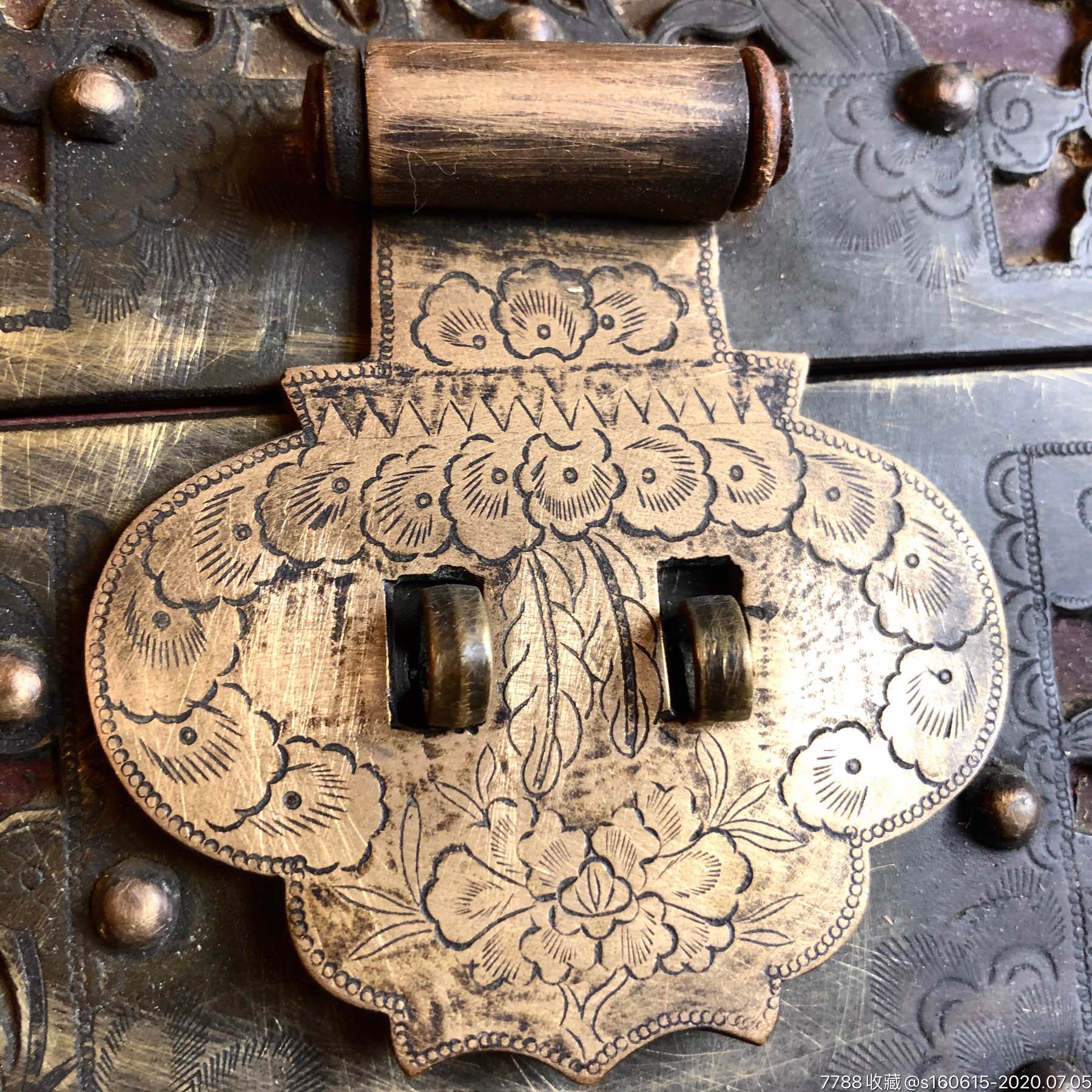 清代樟木箱锁满工戏曲图老铜锁