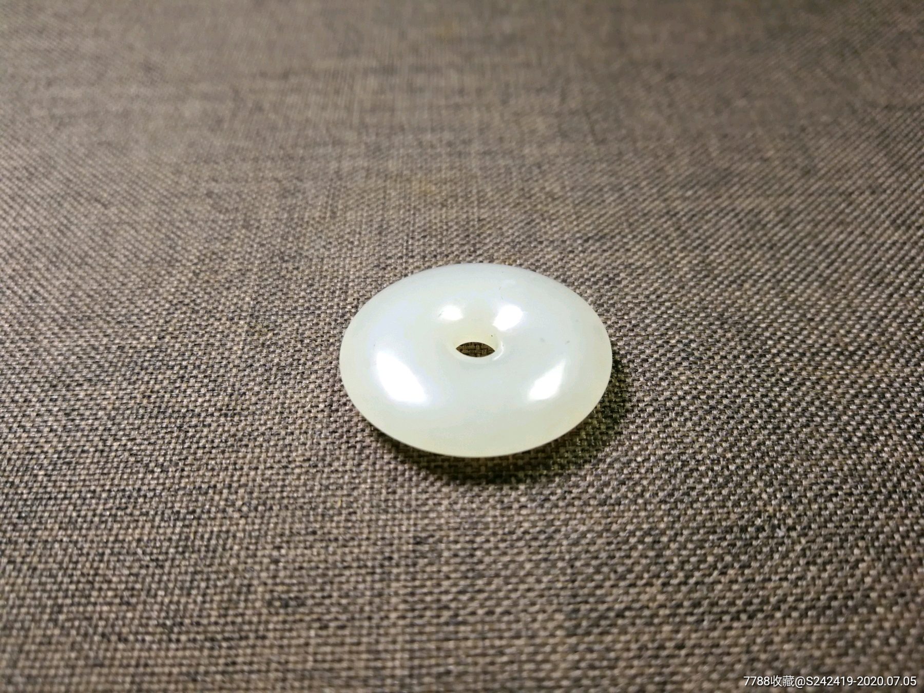 和田老玉平安扣