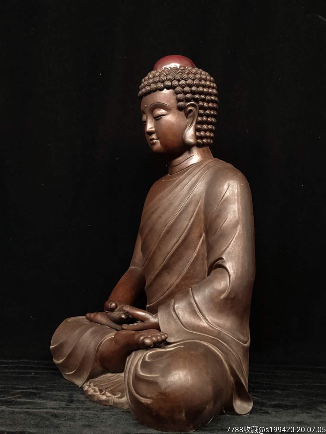 开脸端庄慈祥佛法庄严,纯手工雕塑,品相完好成色见图,待结缘.