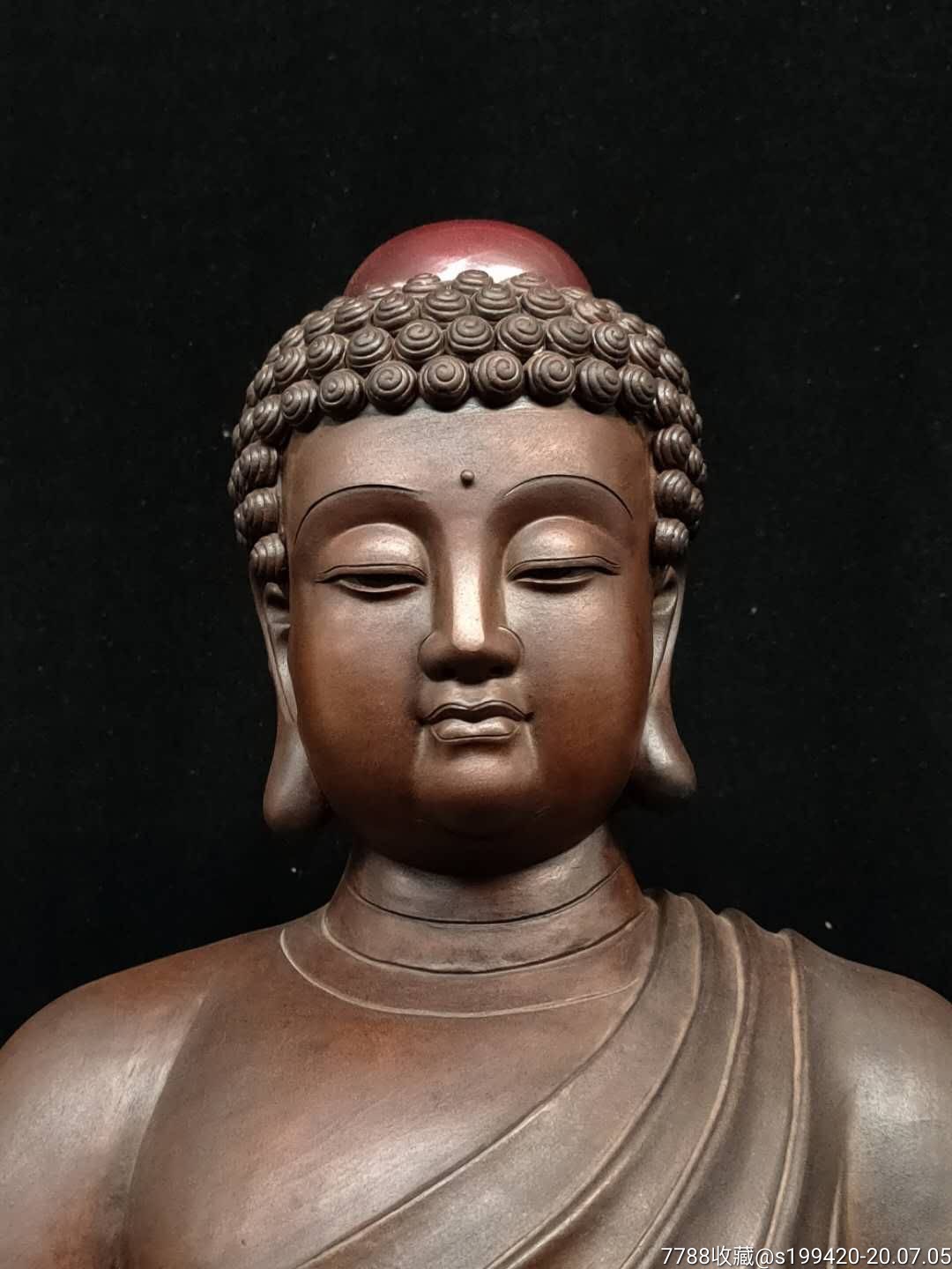 开脸端庄慈祥佛法庄严,纯手工雕塑,品相完好成色见图,待结缘.