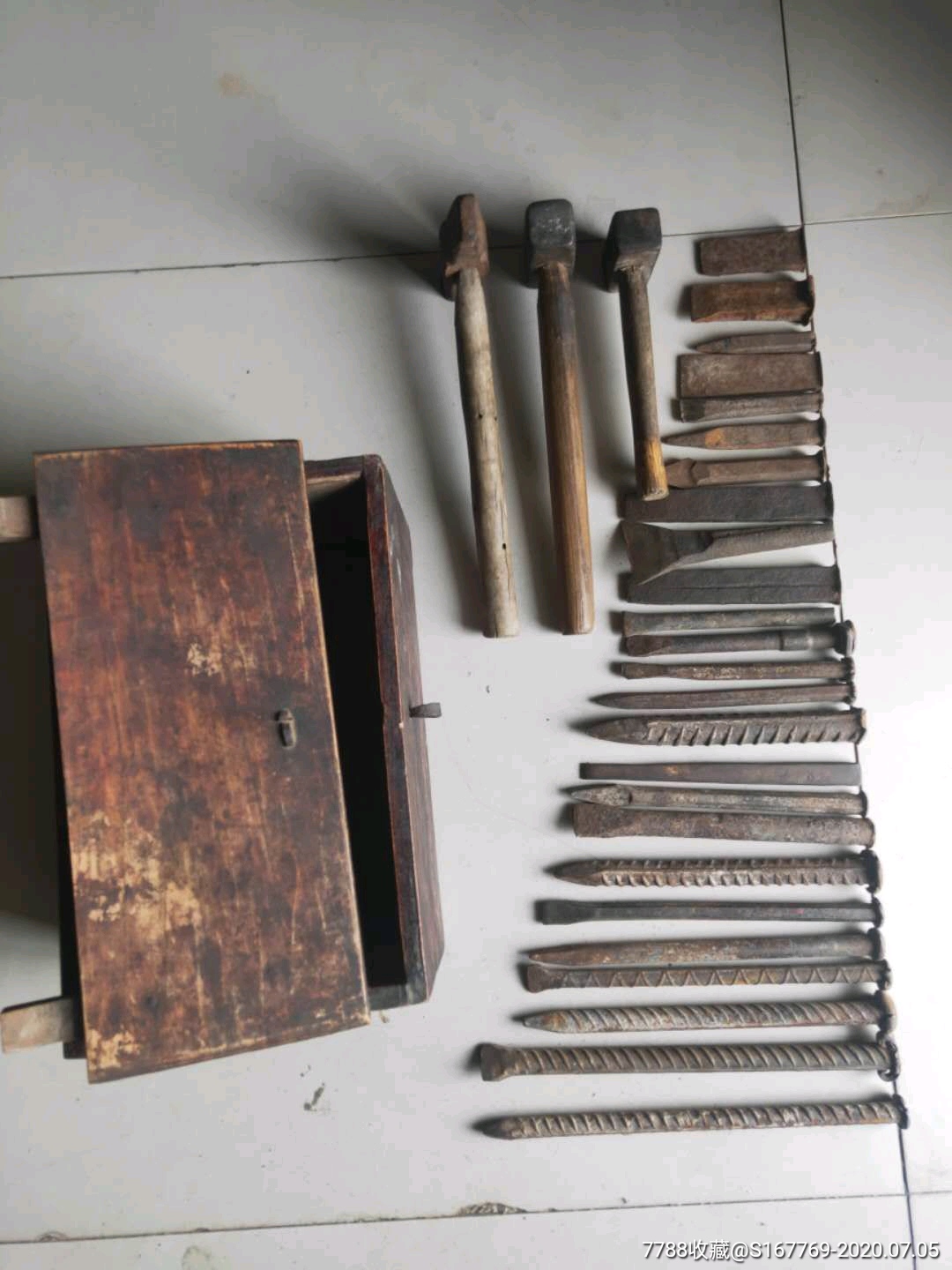 下乡收来的石匠工具品相完好