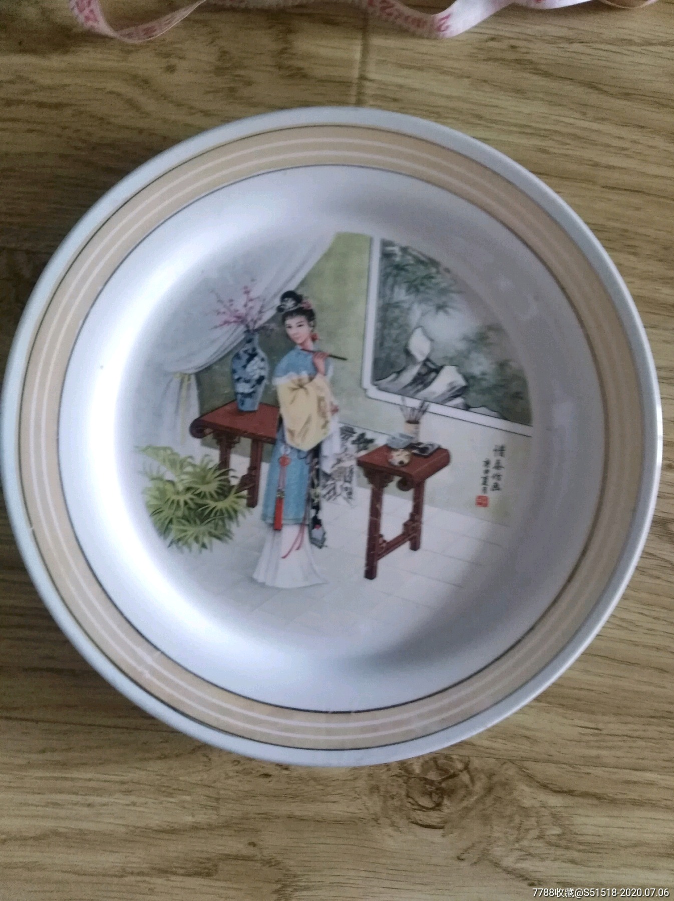 一个好品的老式红楼梦人物瓷盘