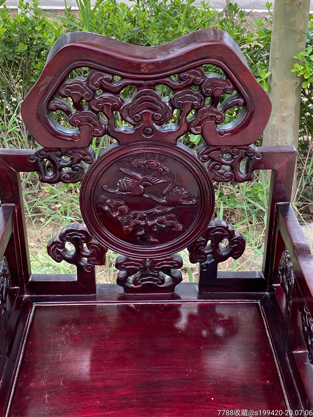 柏木两节腿太师椅一对.纯手工雕刻灵芝花.松鹤延年.做工精细.