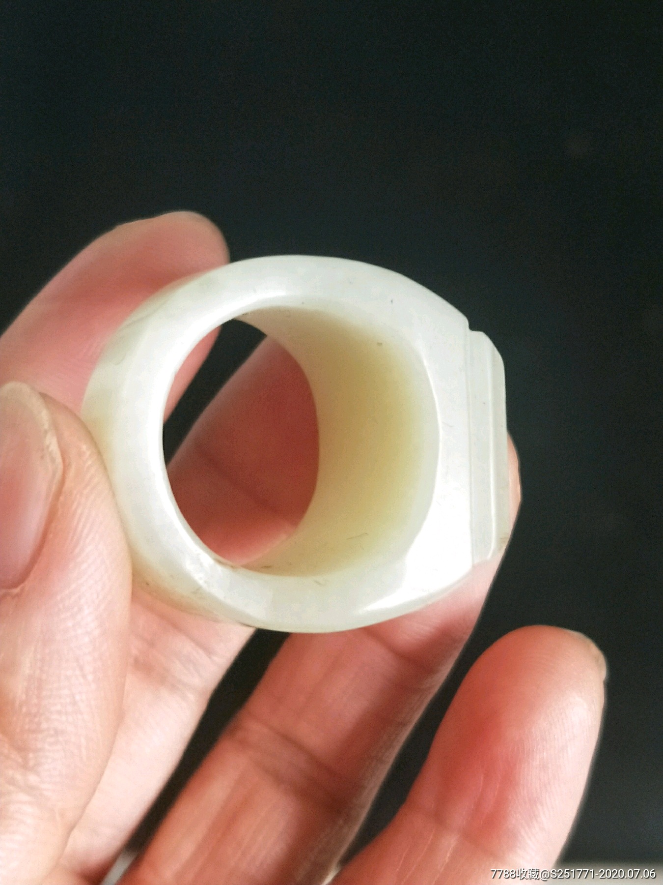 清代和田玉戒指一枚