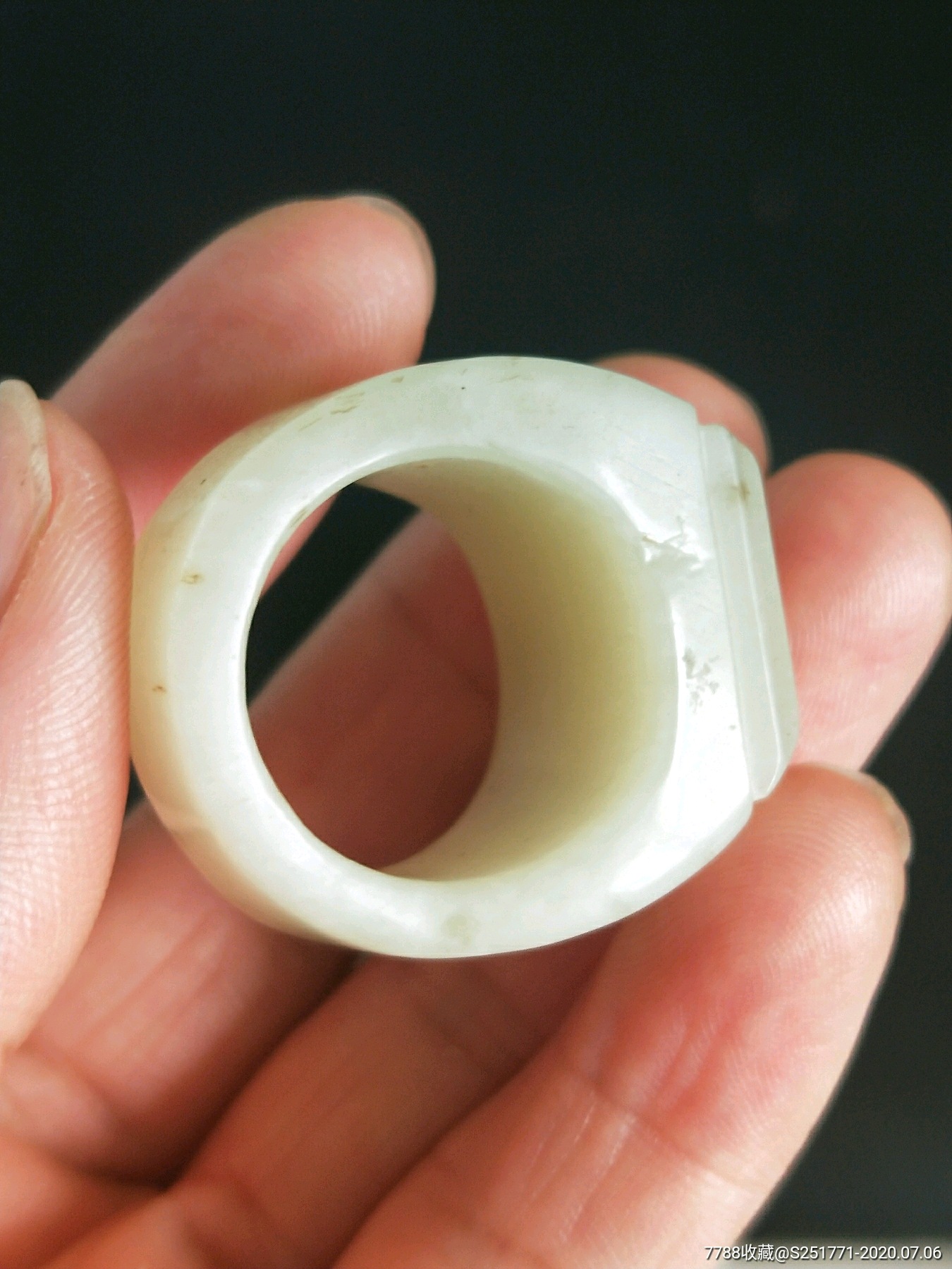 清代和田玉戒指一枚
