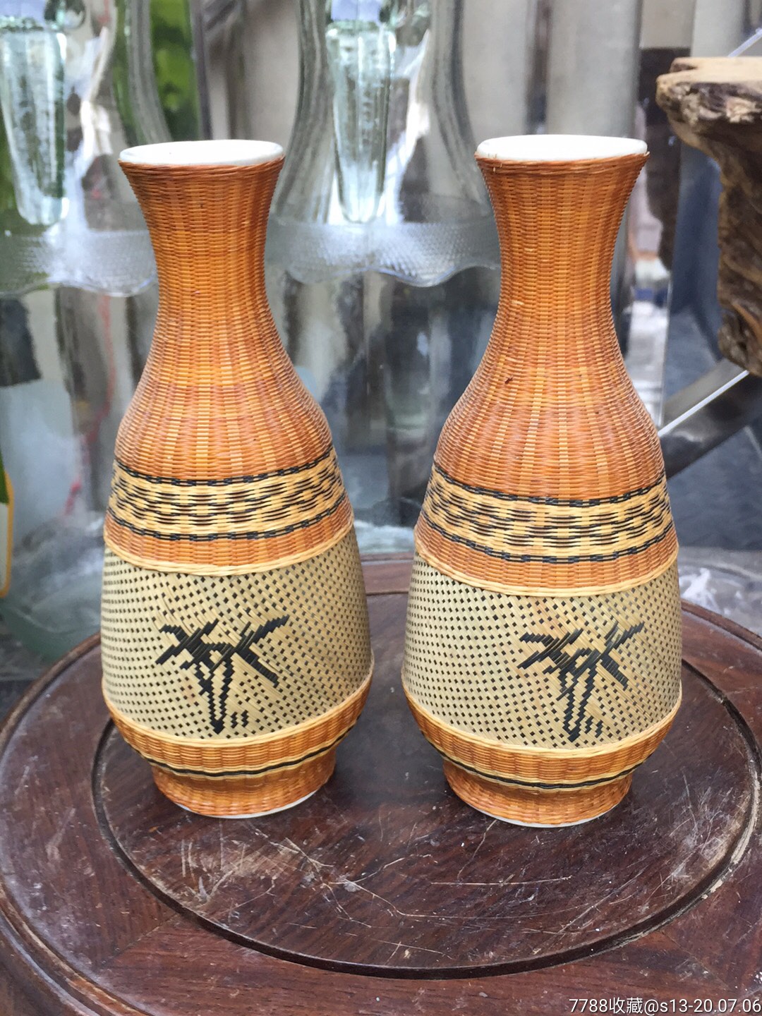竹编国宝熊猫小瓷瓶(一对!)很精美