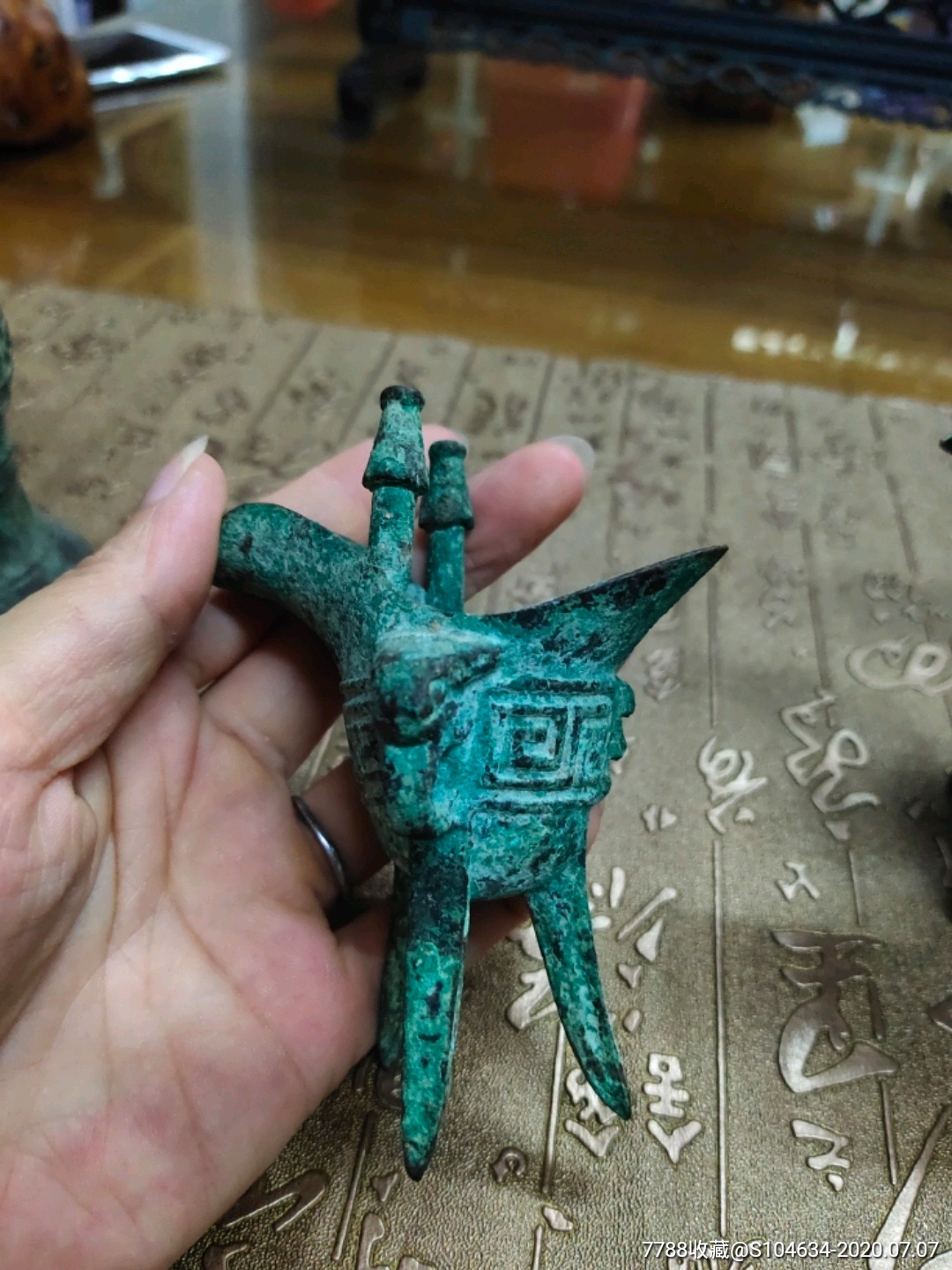 青铜酒爵
