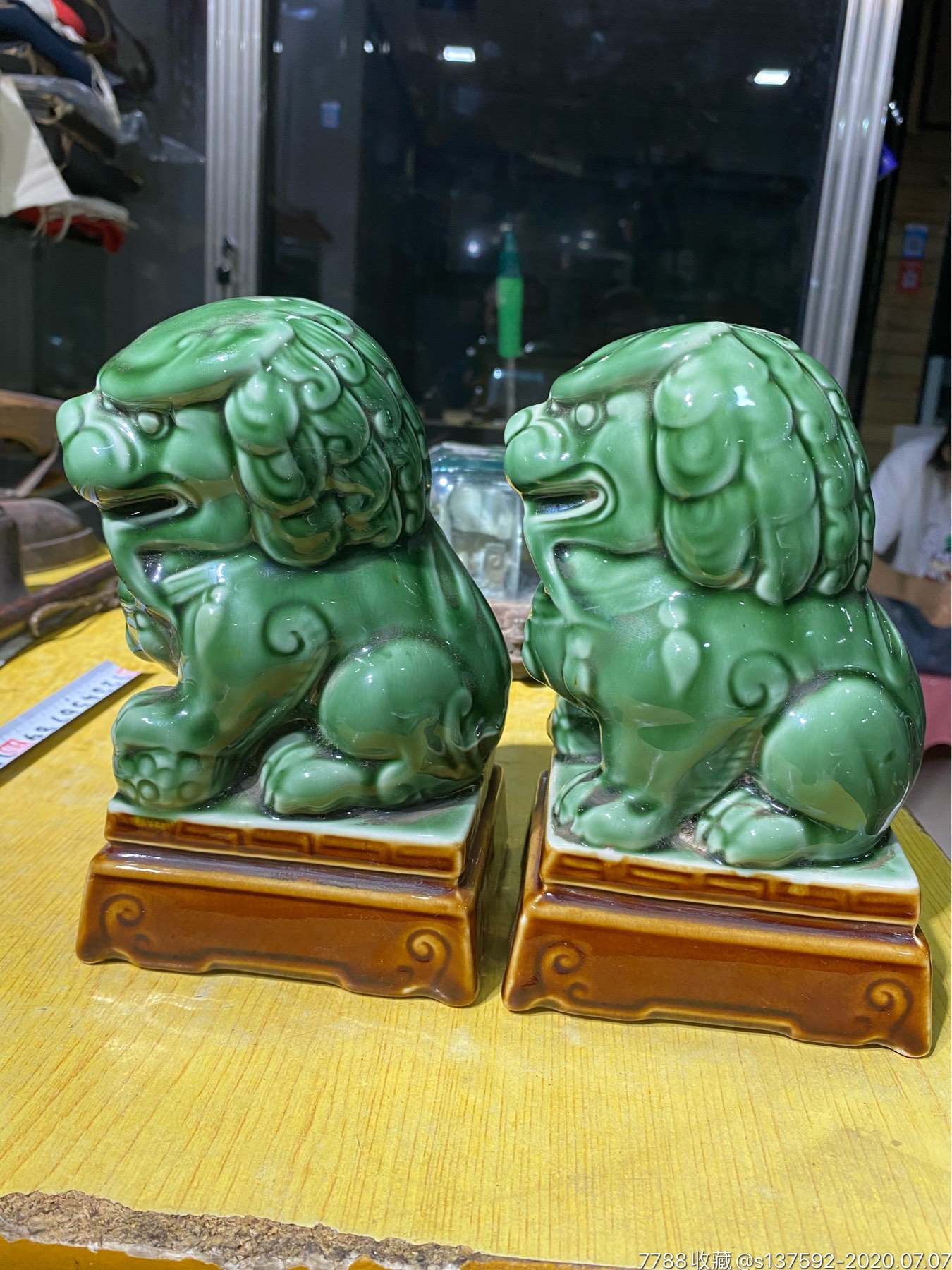 老瓷狮子一对摆件