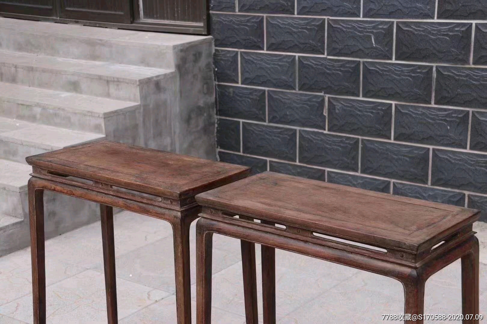 香桌以放置香炉熏炉而得名香桌也是古代家俱奢华之作