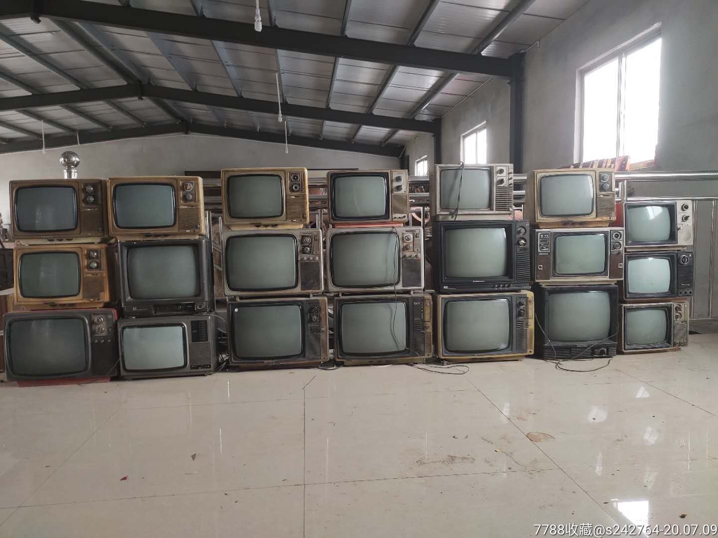 下乡收老电视机.库存很多.品牌多种,大小不一.完整包老,影视道具摆设.