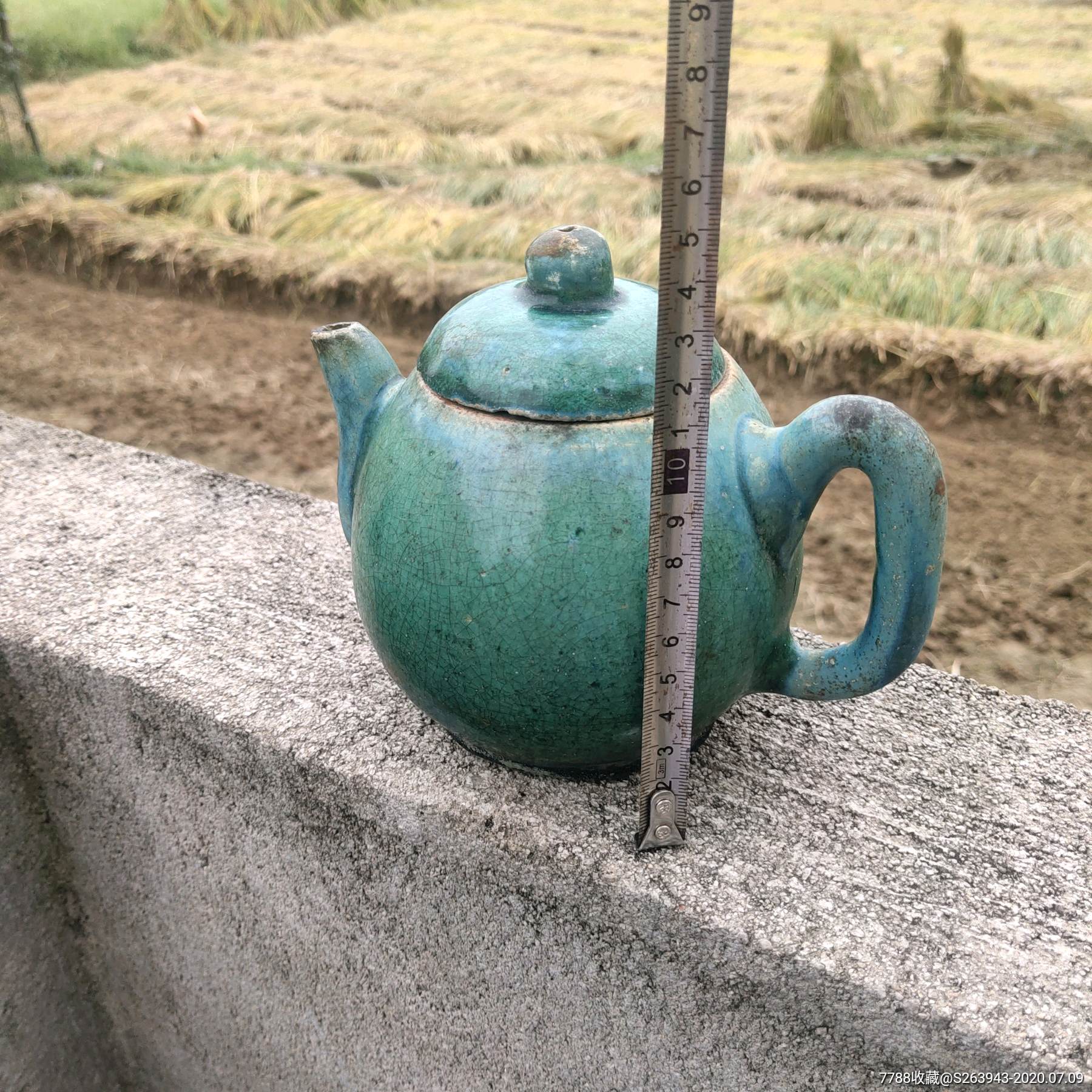 清代石湾茶壶,盖子有两个磕碰.